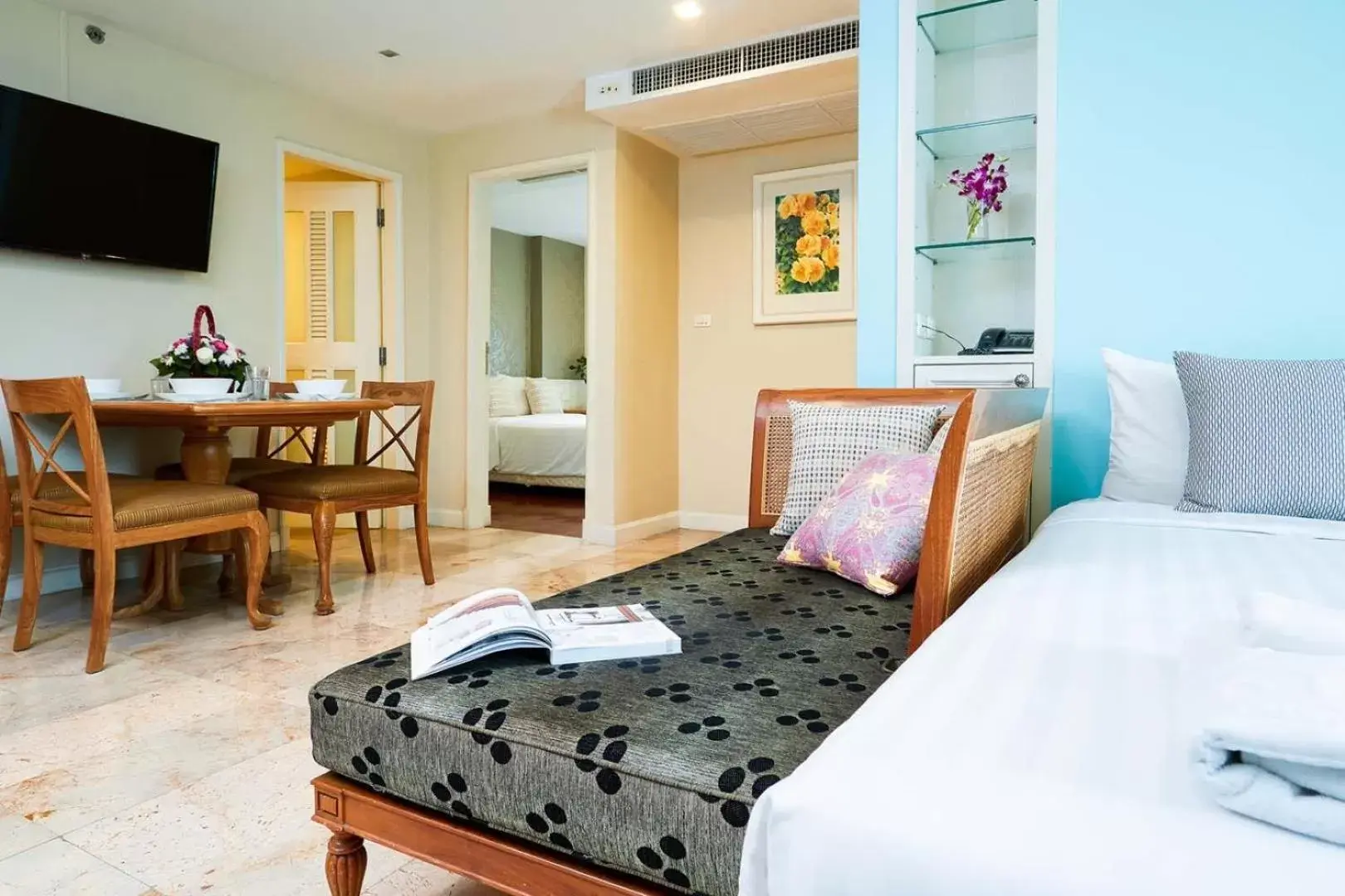 Communal lounge/ TV room, Bed in Sabai Sathorn Service Apartment