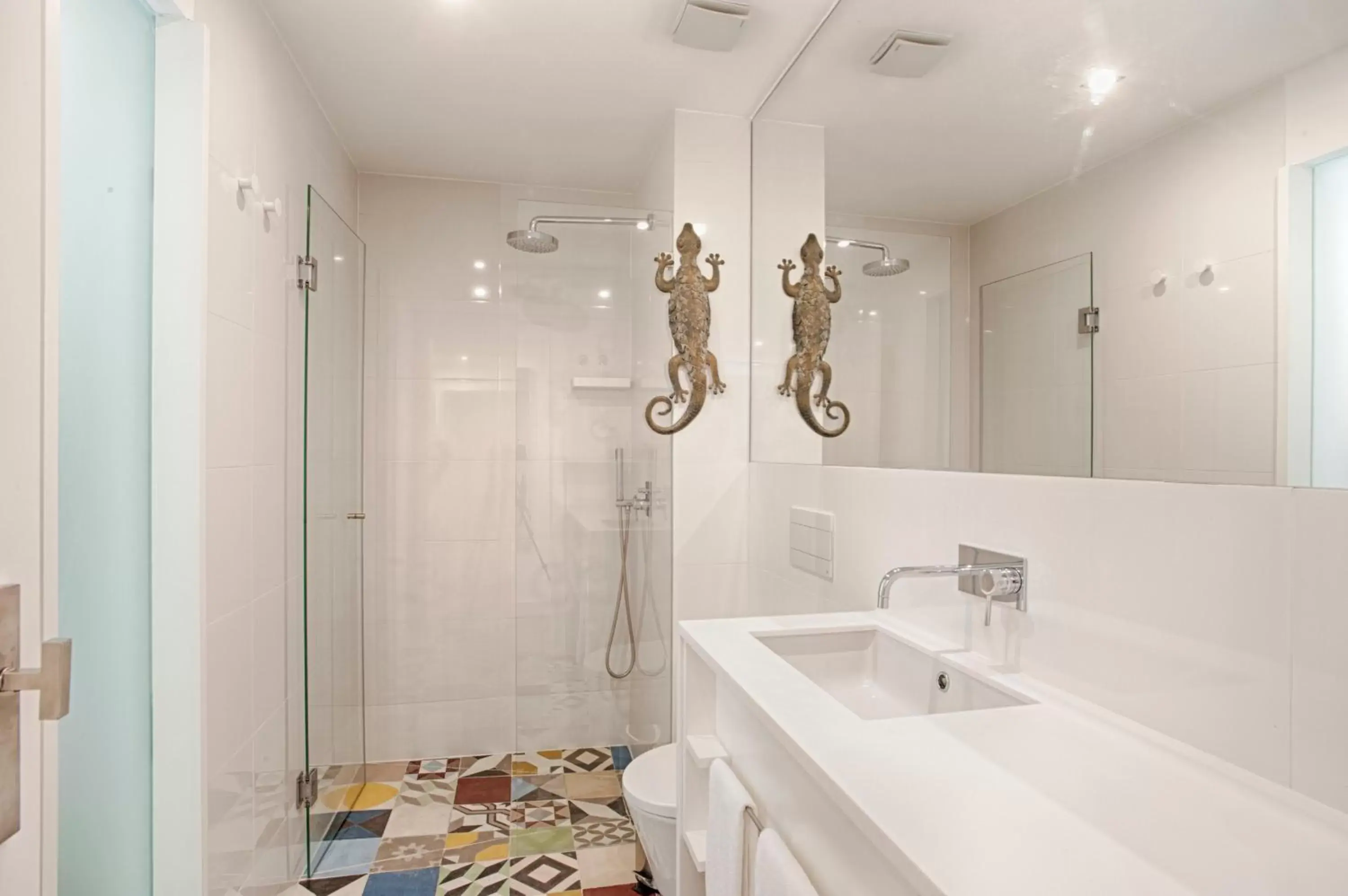 Shower, Bathroom in Dear Lisbon - Charming House