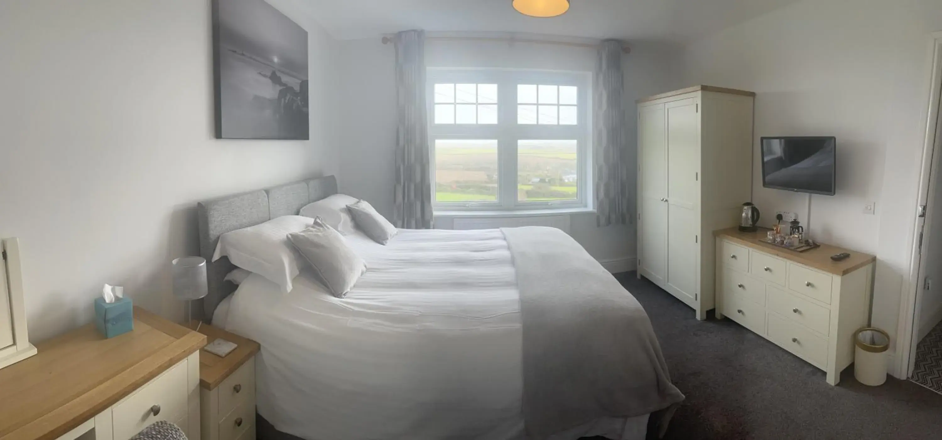 Bed in Beacon Country House Hotel & Luxury Shepherd Huts