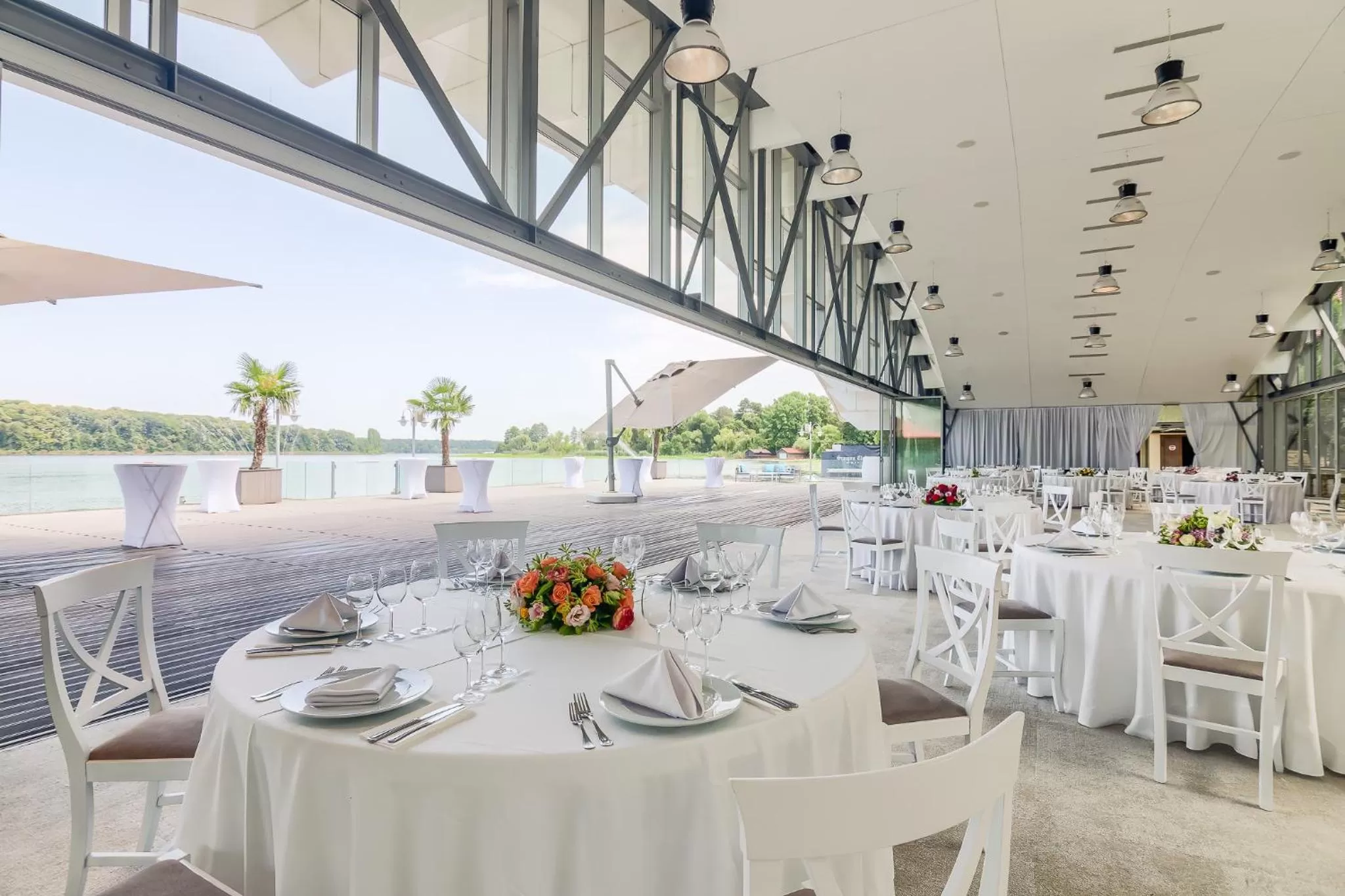 Restaurant/places to eat in Hotel Snagov Club