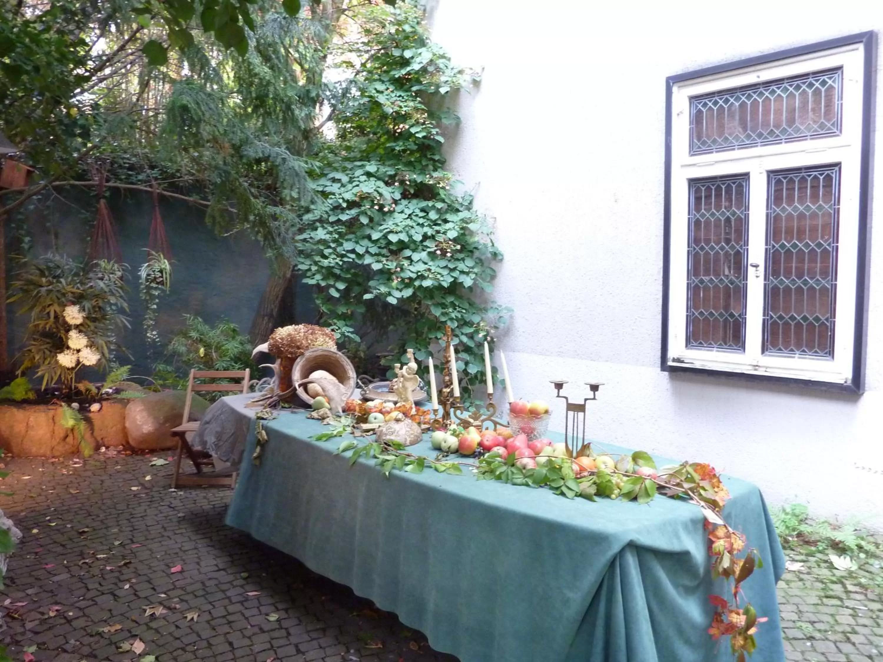 Patio in Hotel Brunnenhof
