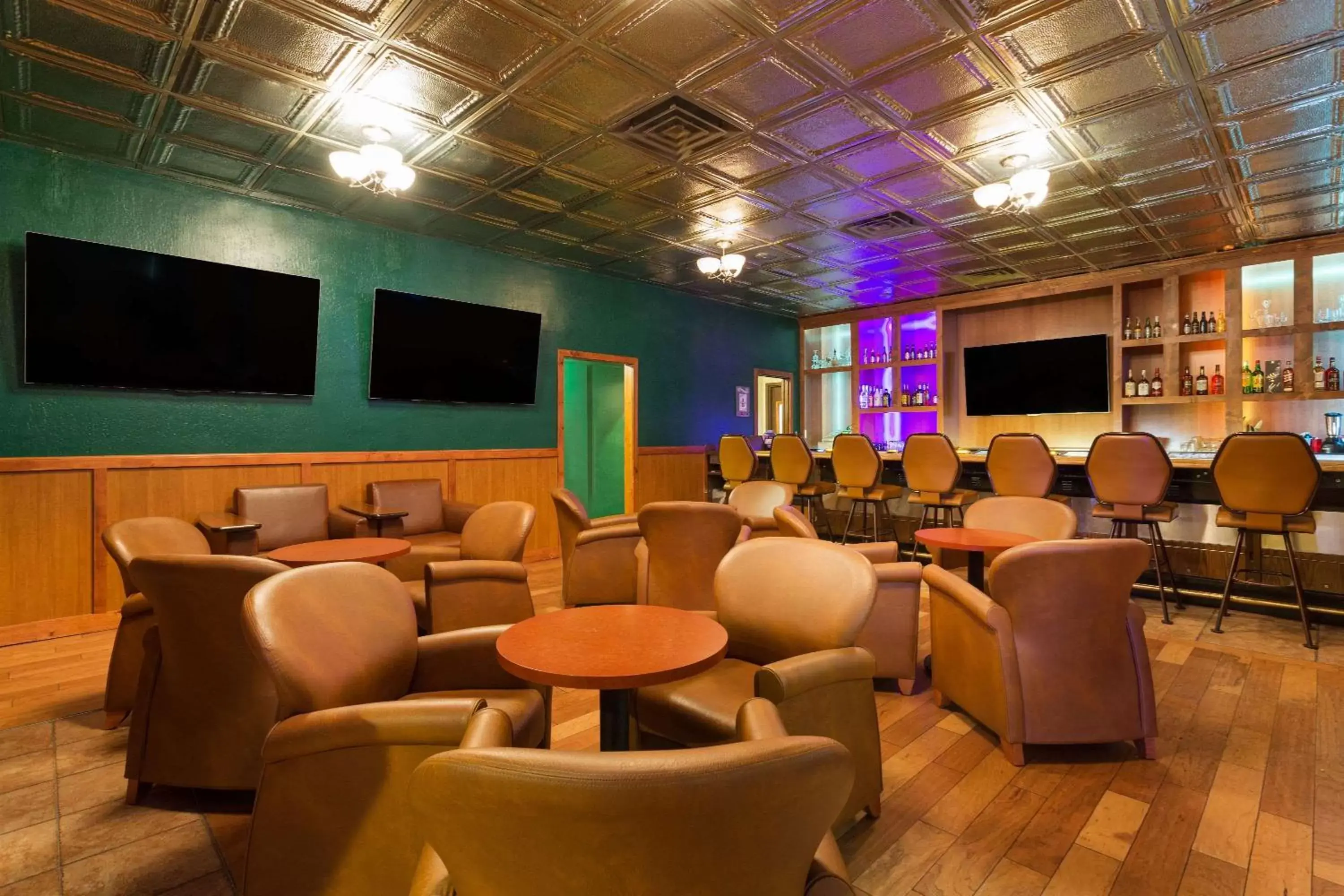 Lounge or bar in Super 8 by Wyndham Fallon