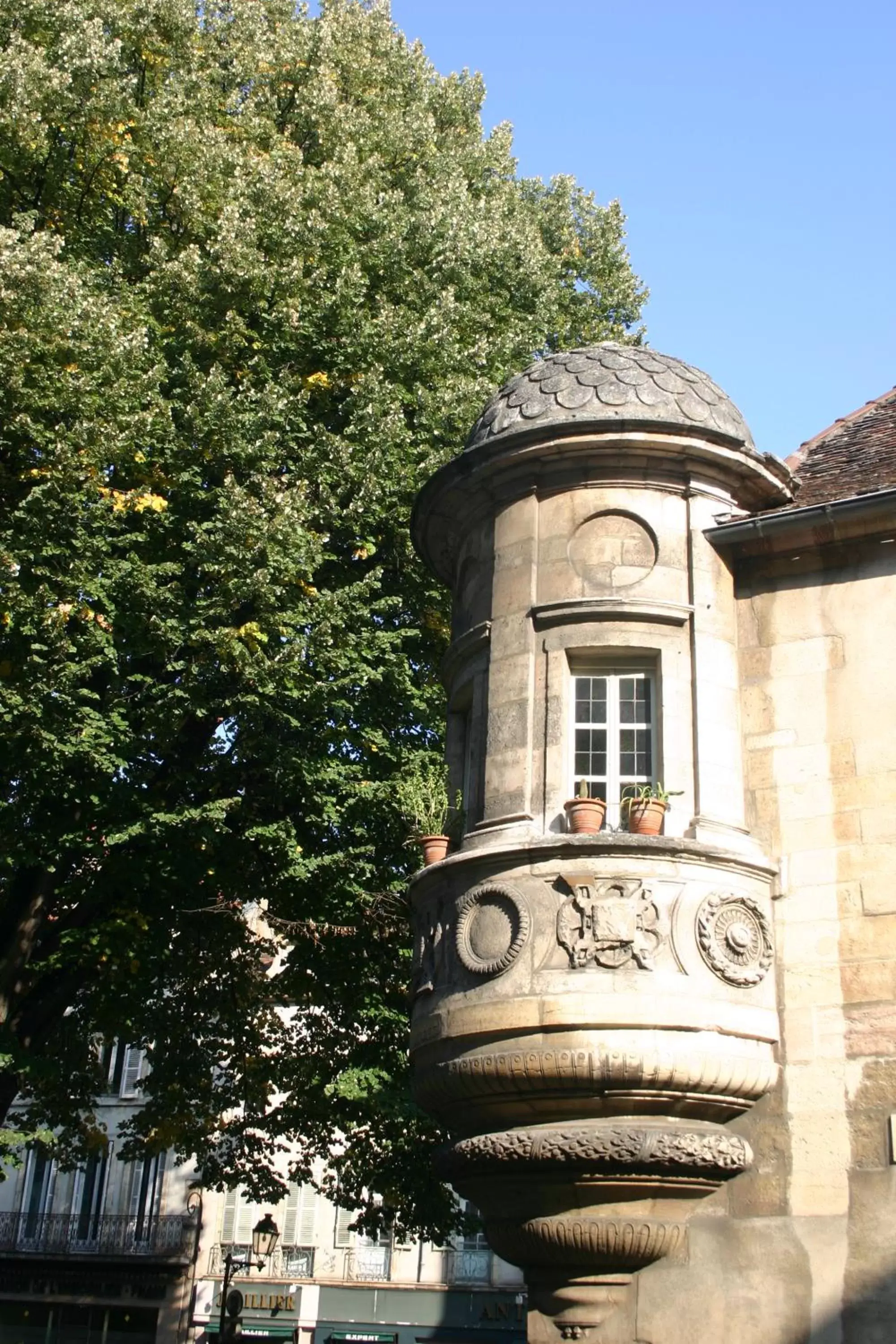 Off site, Property Building in Hôtel République