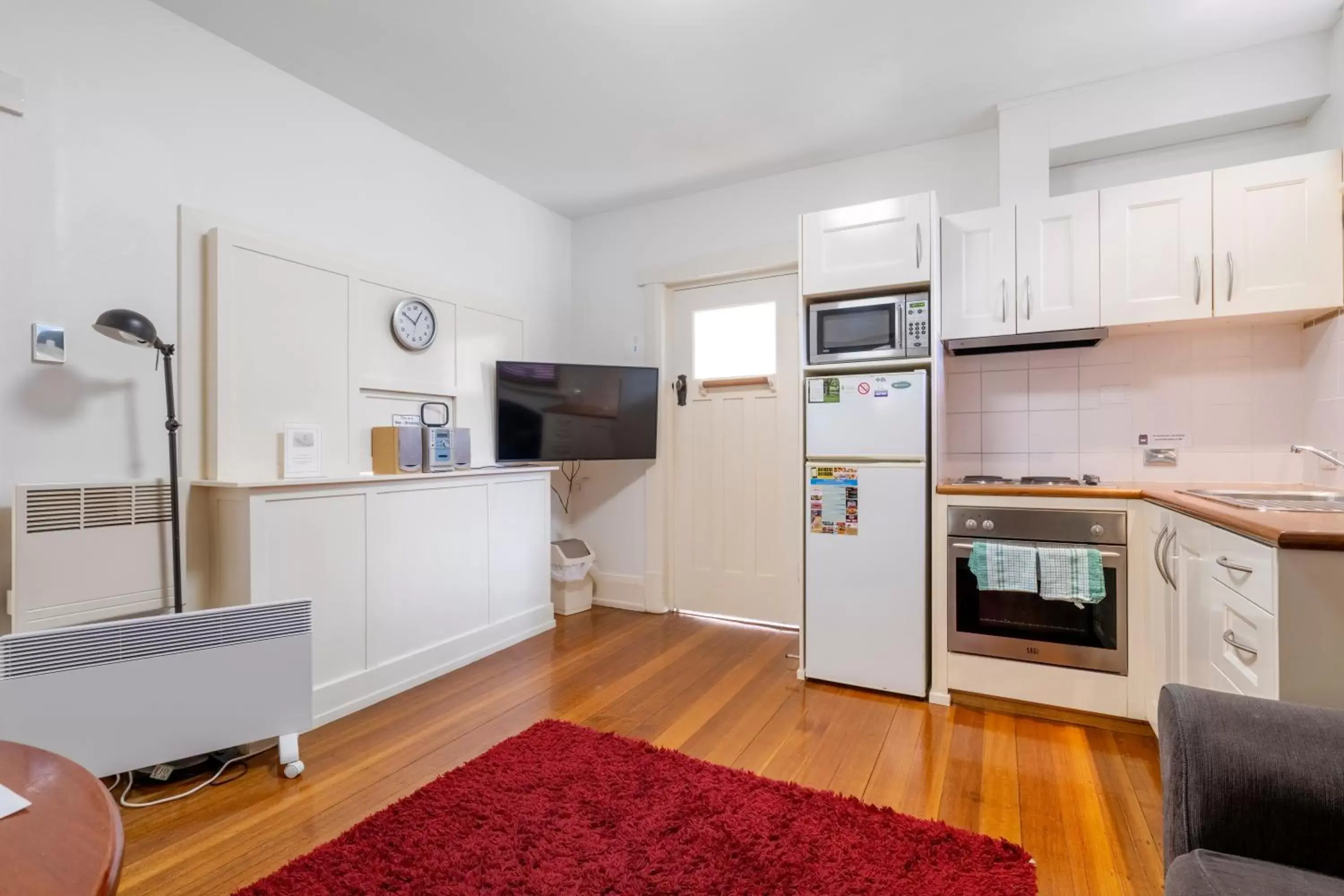 Communal lounge/ TV room, Kitchen/Kitchenette in Graham Apartments