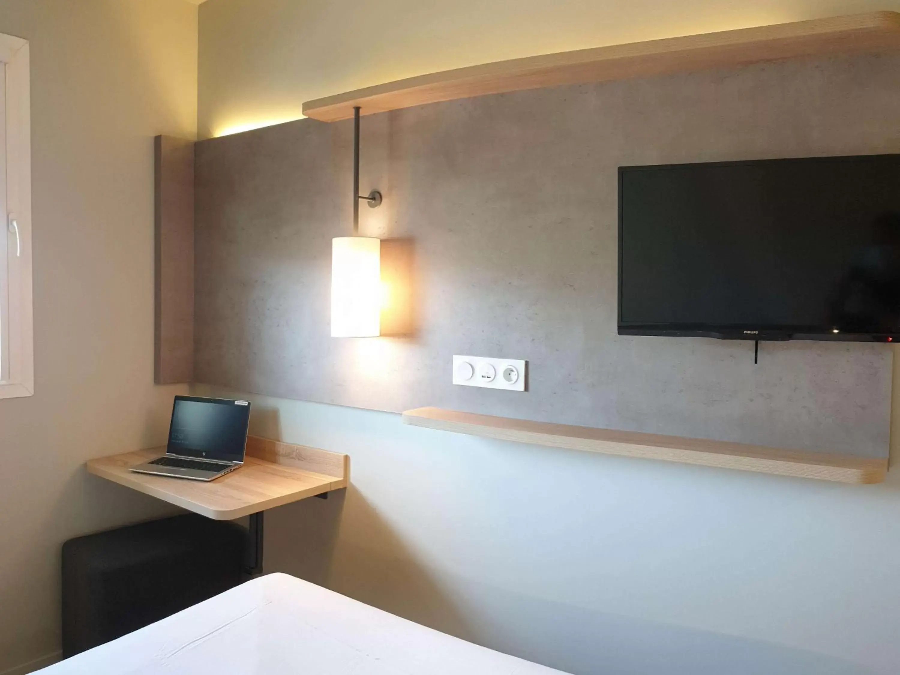 TV and multimedia, TV/Entertainment Center in ibis budget Ciboure St-Jean-Luz