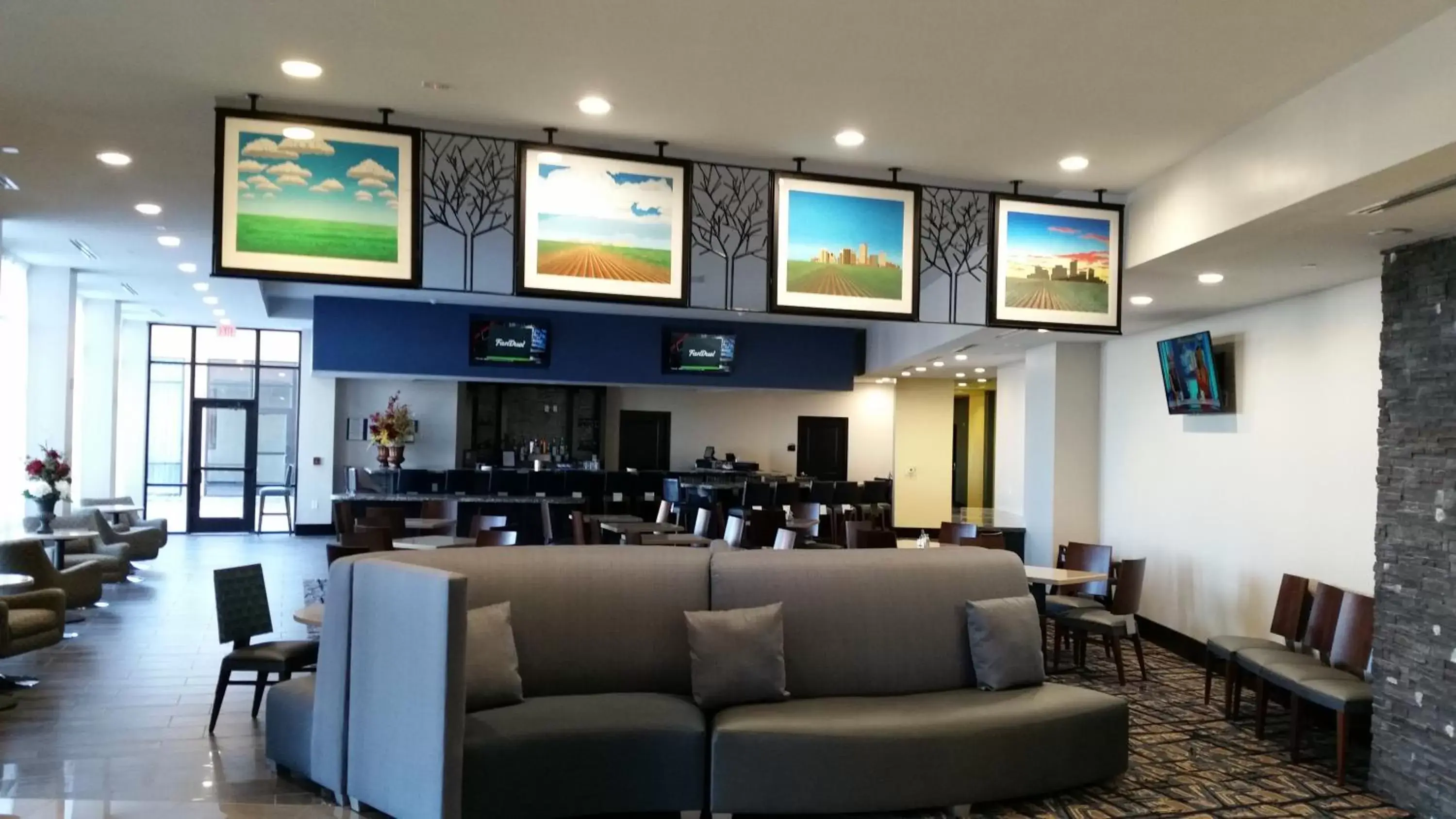 Restaurant/places to eat, Lounge/Bar in La Quinta Inn & Suites by Wyndham Lubbock Southwest