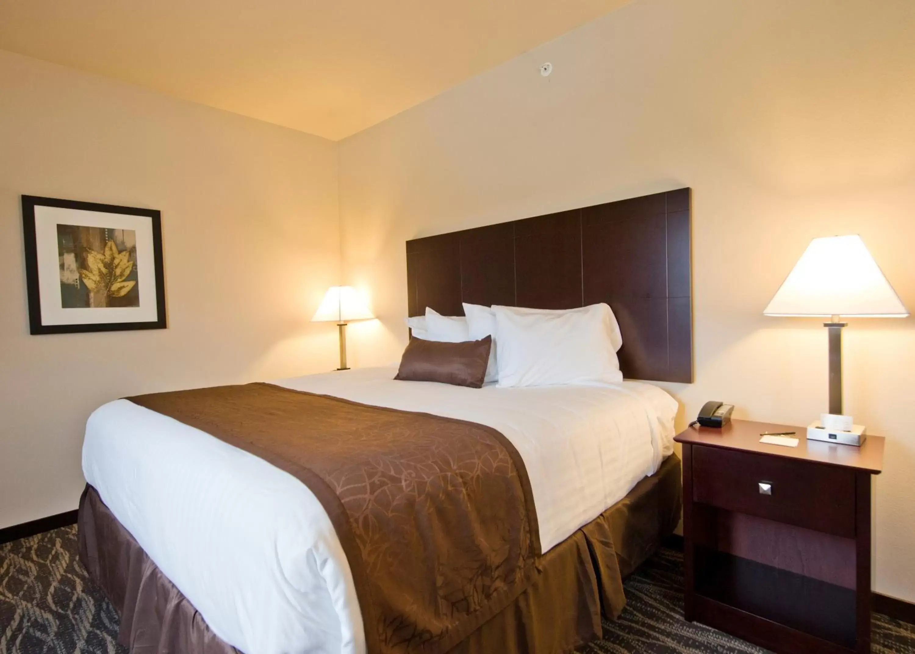Bed in Cobblestone Inn & Suites - Boone