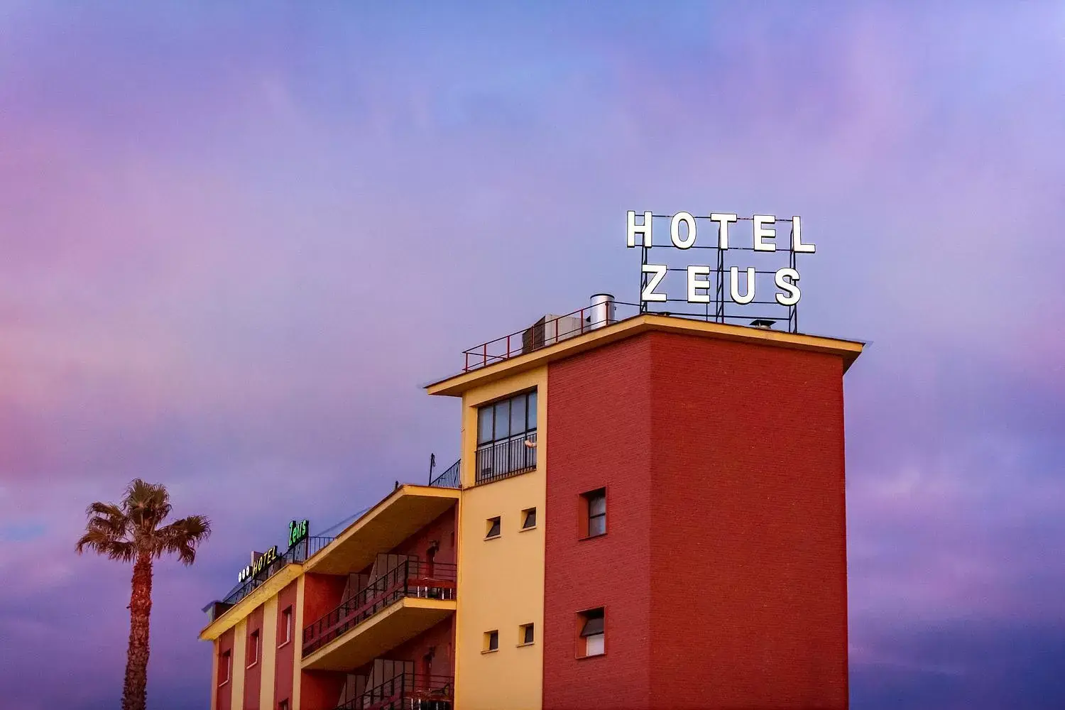 Facade/entrance, Property Building in Hotel Zeus