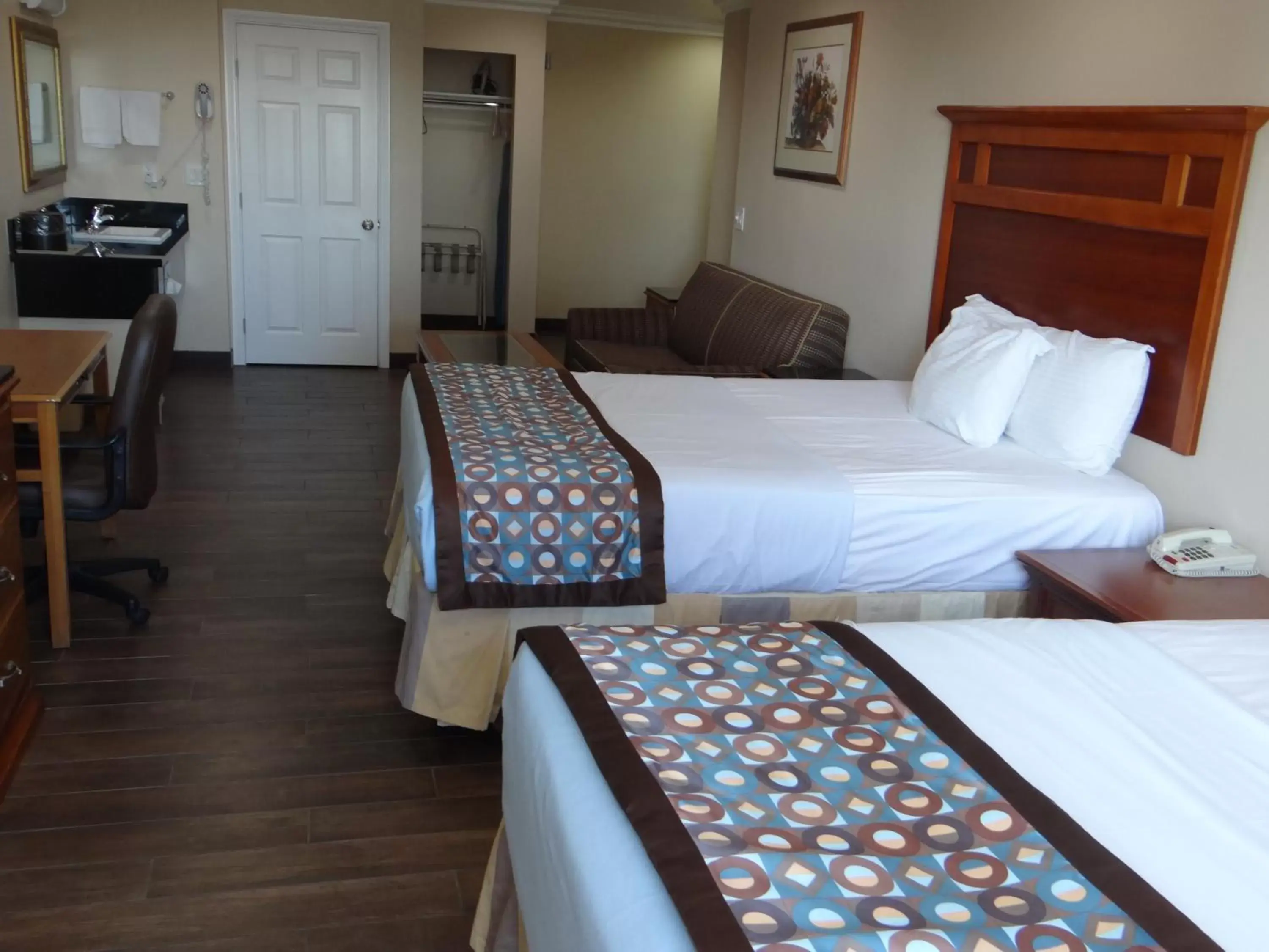 Bedroom, Bed in Rodeway Inn Cypress