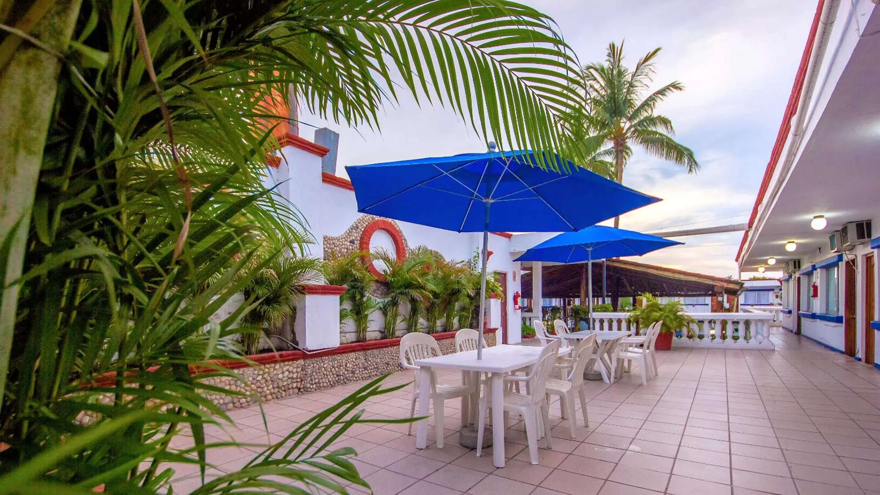 Patio, Restaurant/Places to Eat in Hotel Hacienda Vallarta - Playa Las Glorias