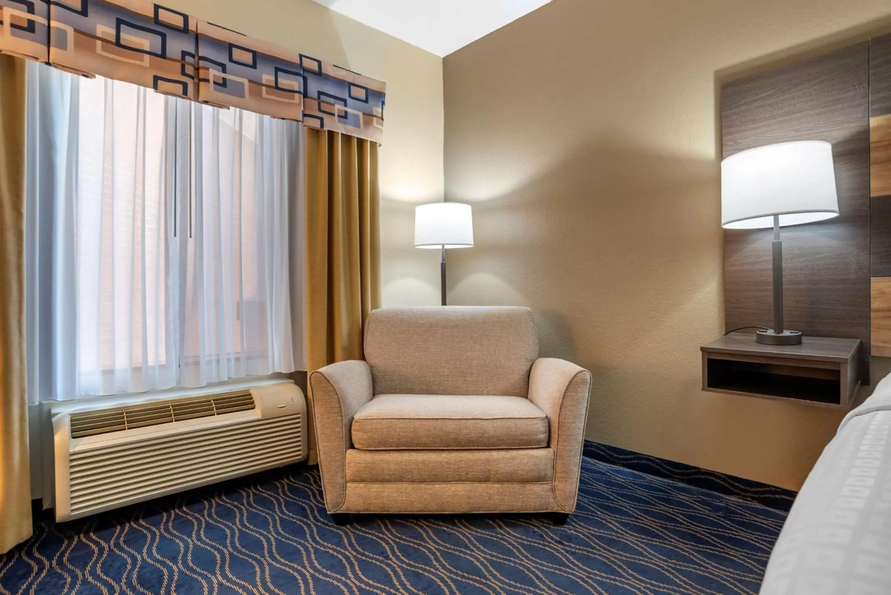 Bed in Best Western Troy Inn Bed in Best Western Troy Inn