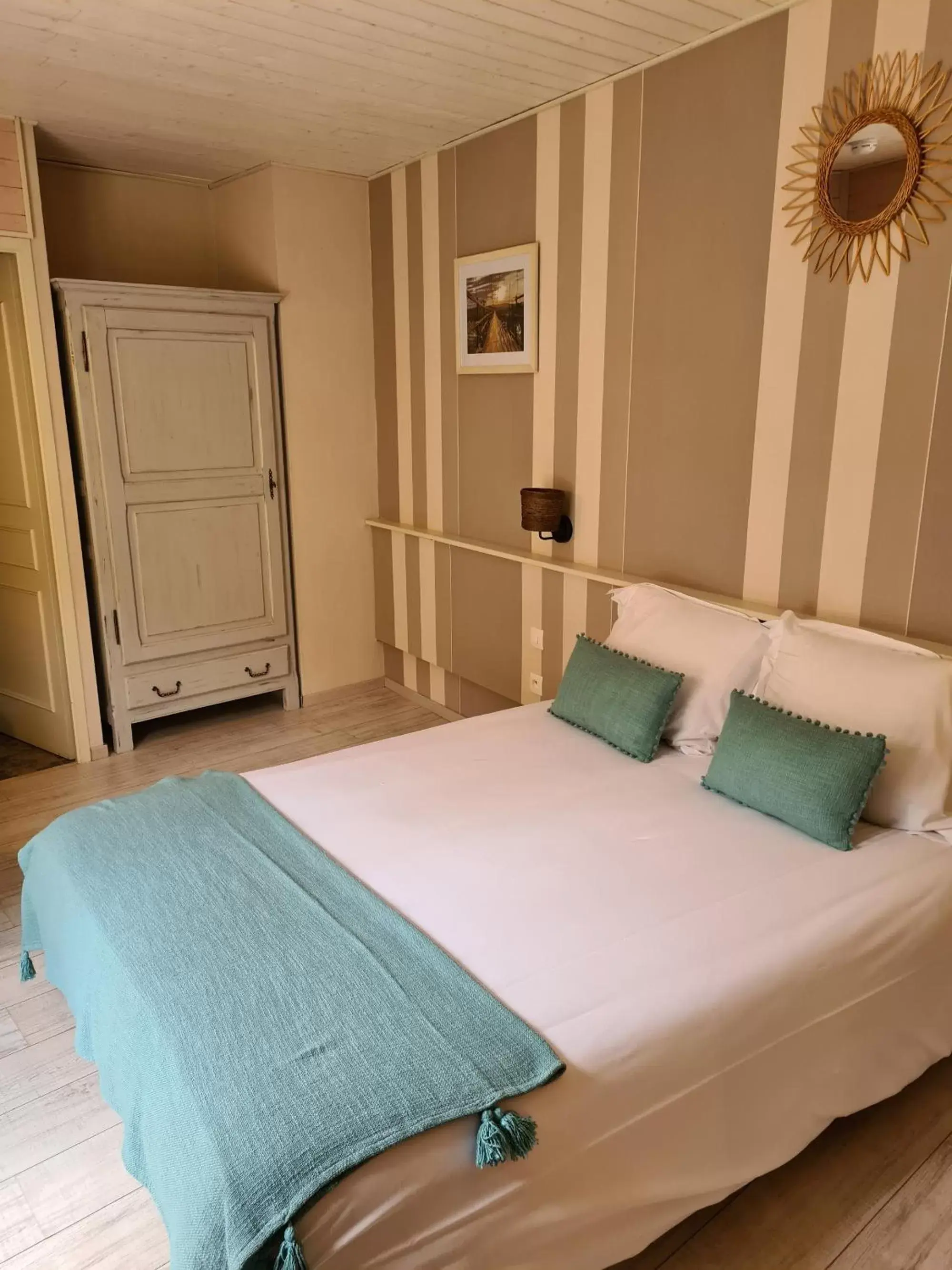 Bed in Le Royal Hôtel