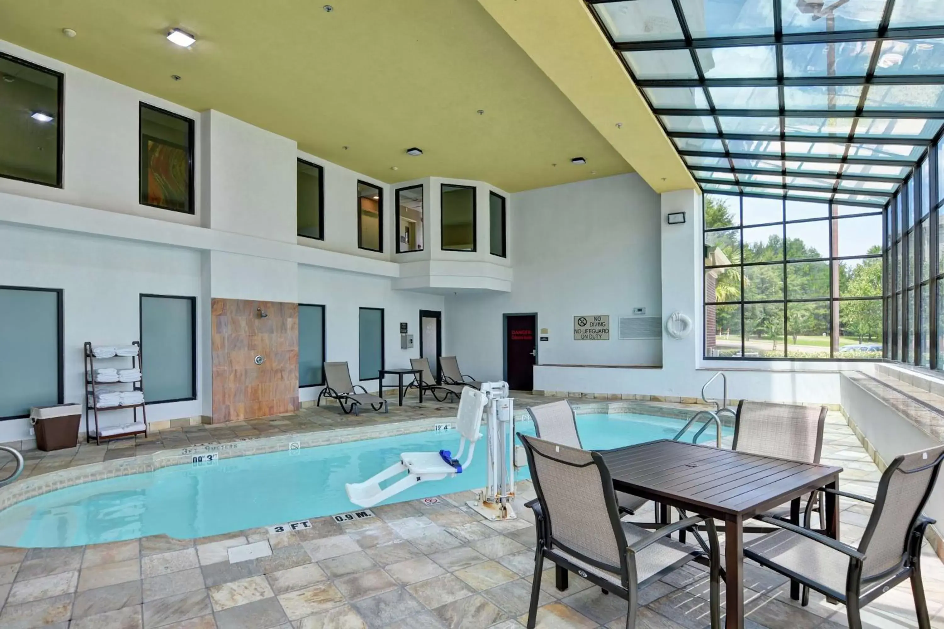 Pool view, Swimming Pool in DoubleTree by Hilton Hattiesburg, MS