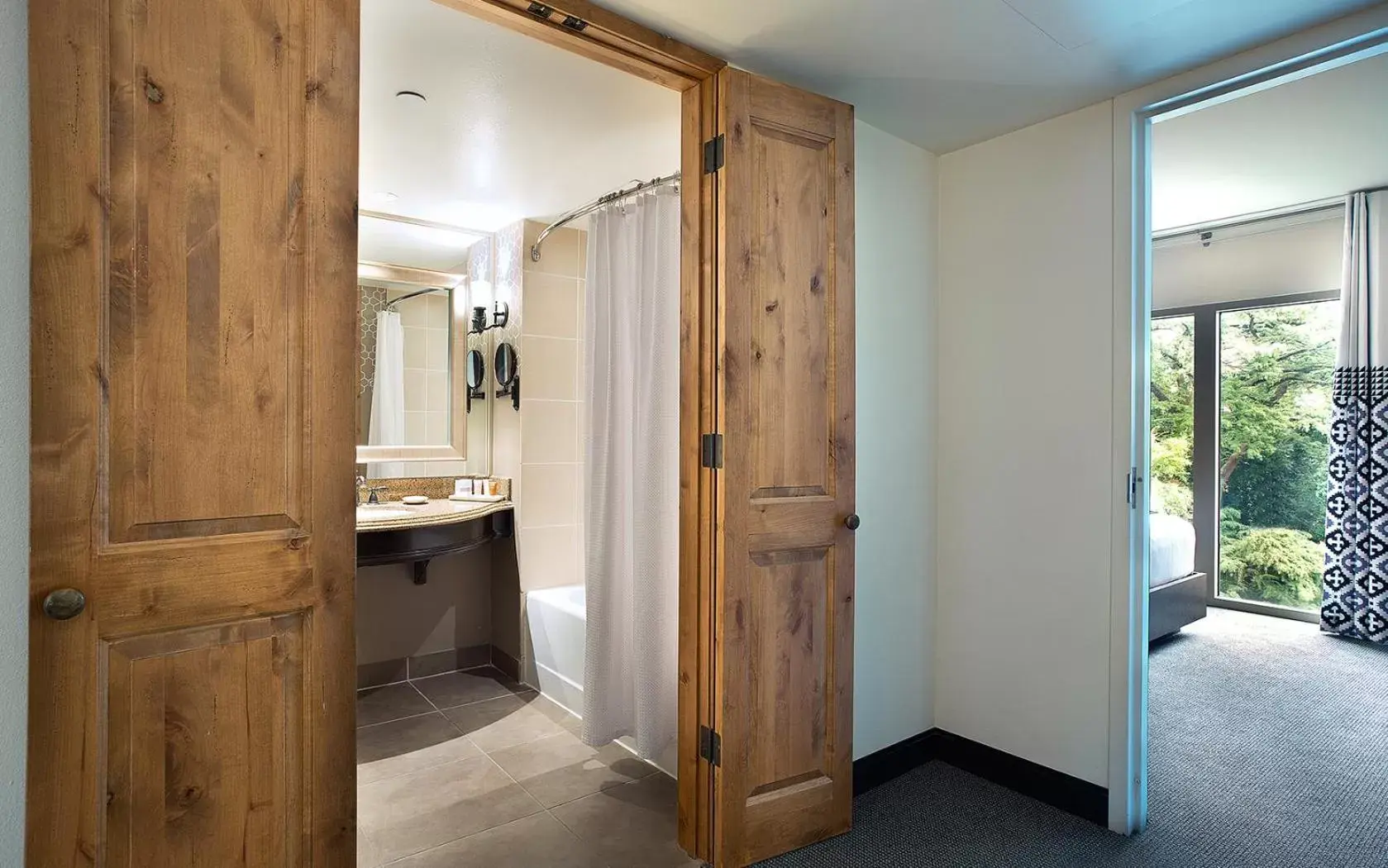 Bathroom in Hotel Contessa -Suites on the Riverwalk