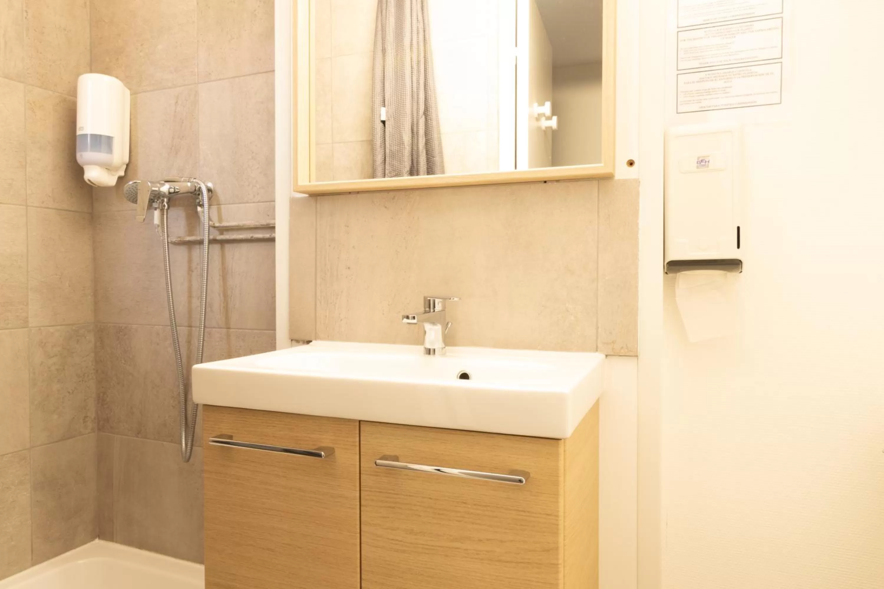 Bathroom in B&B HOTEL Sète Centre Gare