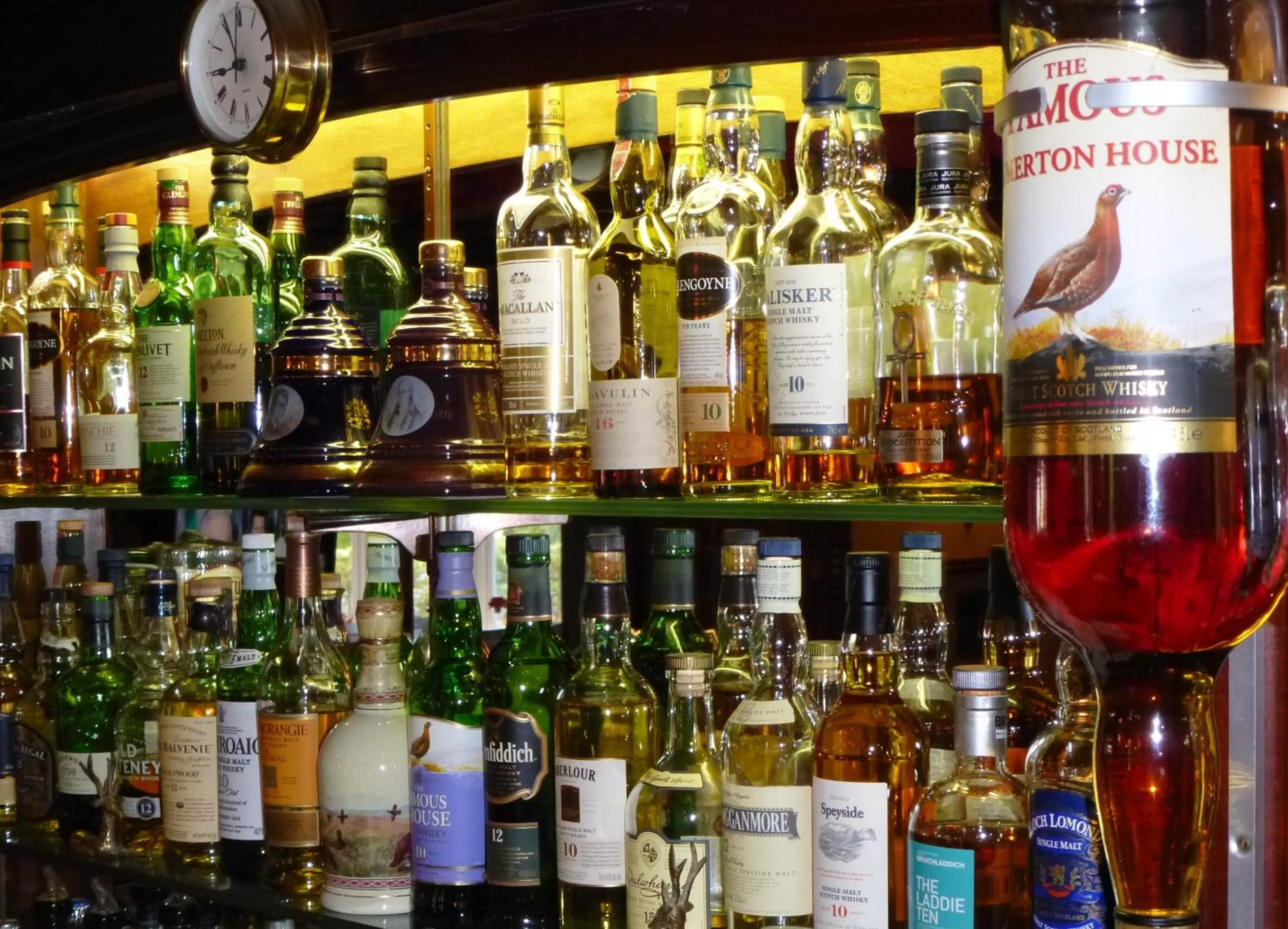 Lounge or bar in Somerton House Hotel