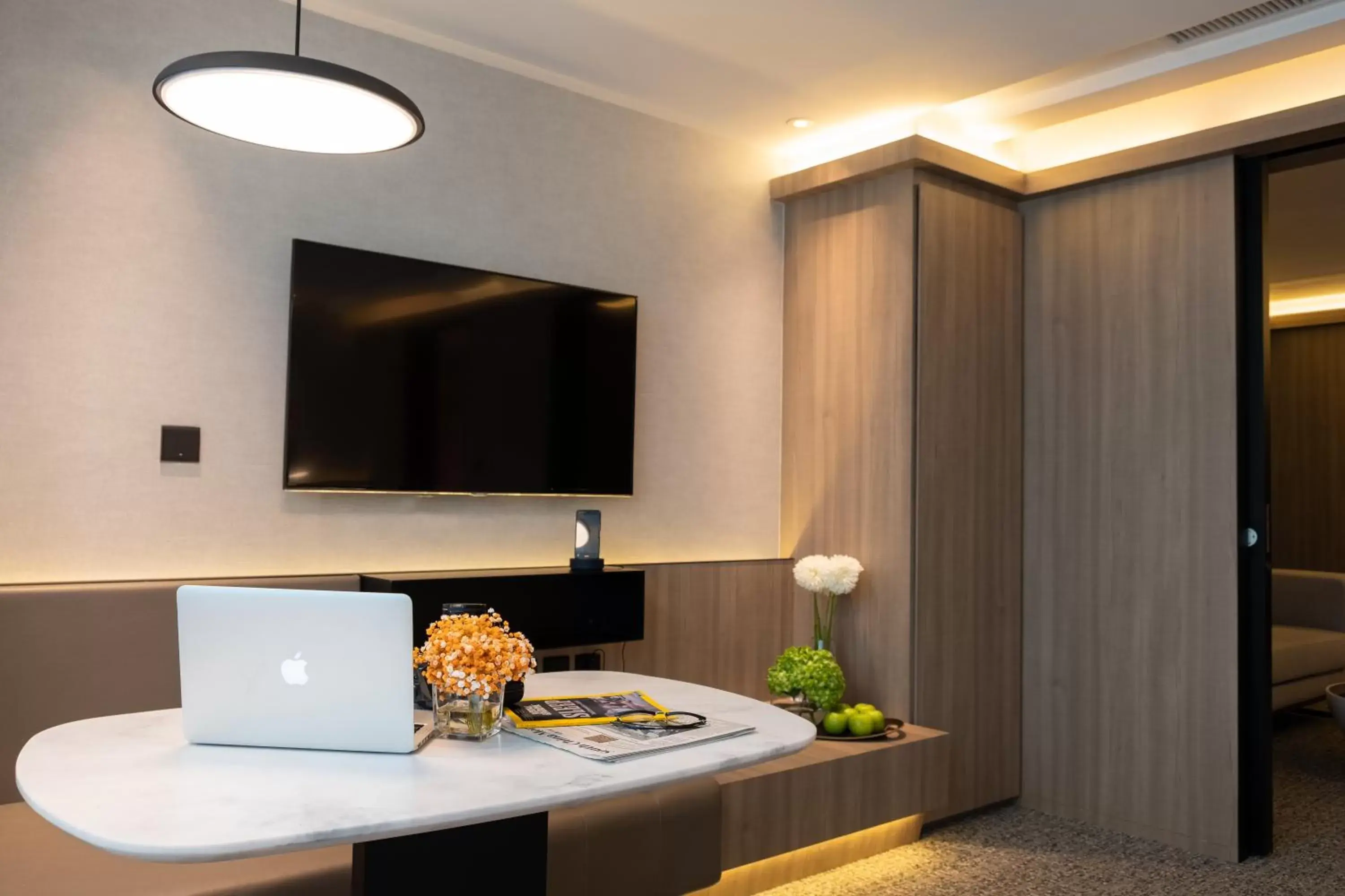 TV and multimedia, TV/Entertainment Center in Nathan Hotel