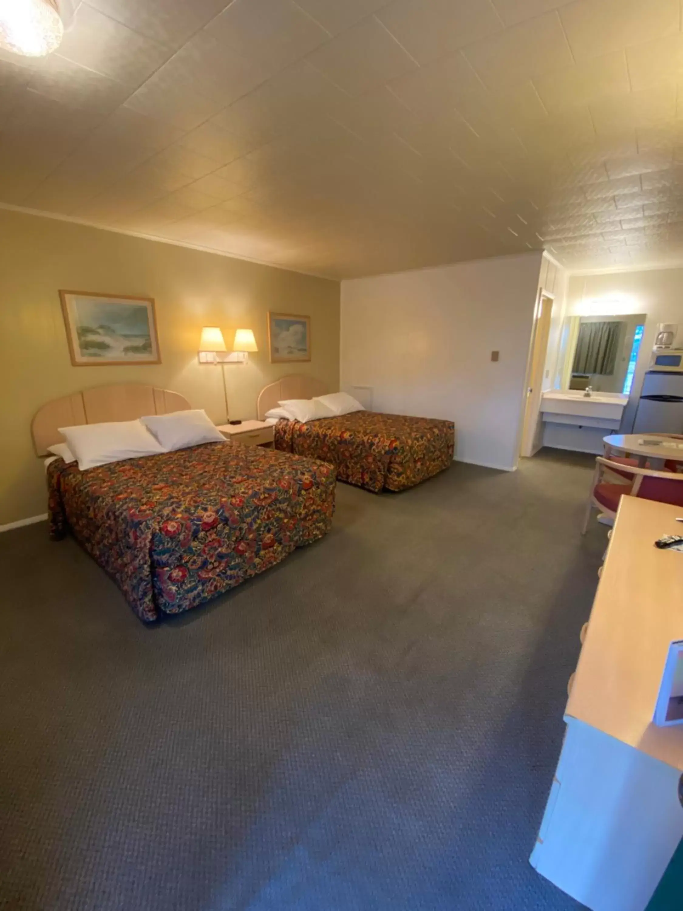 Photo of the whole room, Bed in Birchwood inn