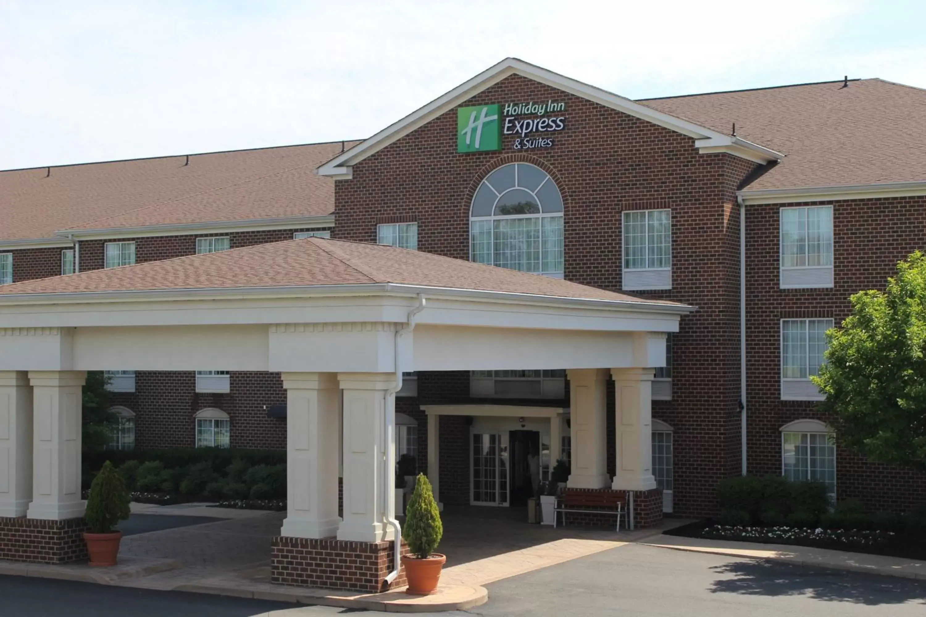 Property building in Holiday Inn Express Hotel & Suites Warrenton, an IHG Hotel