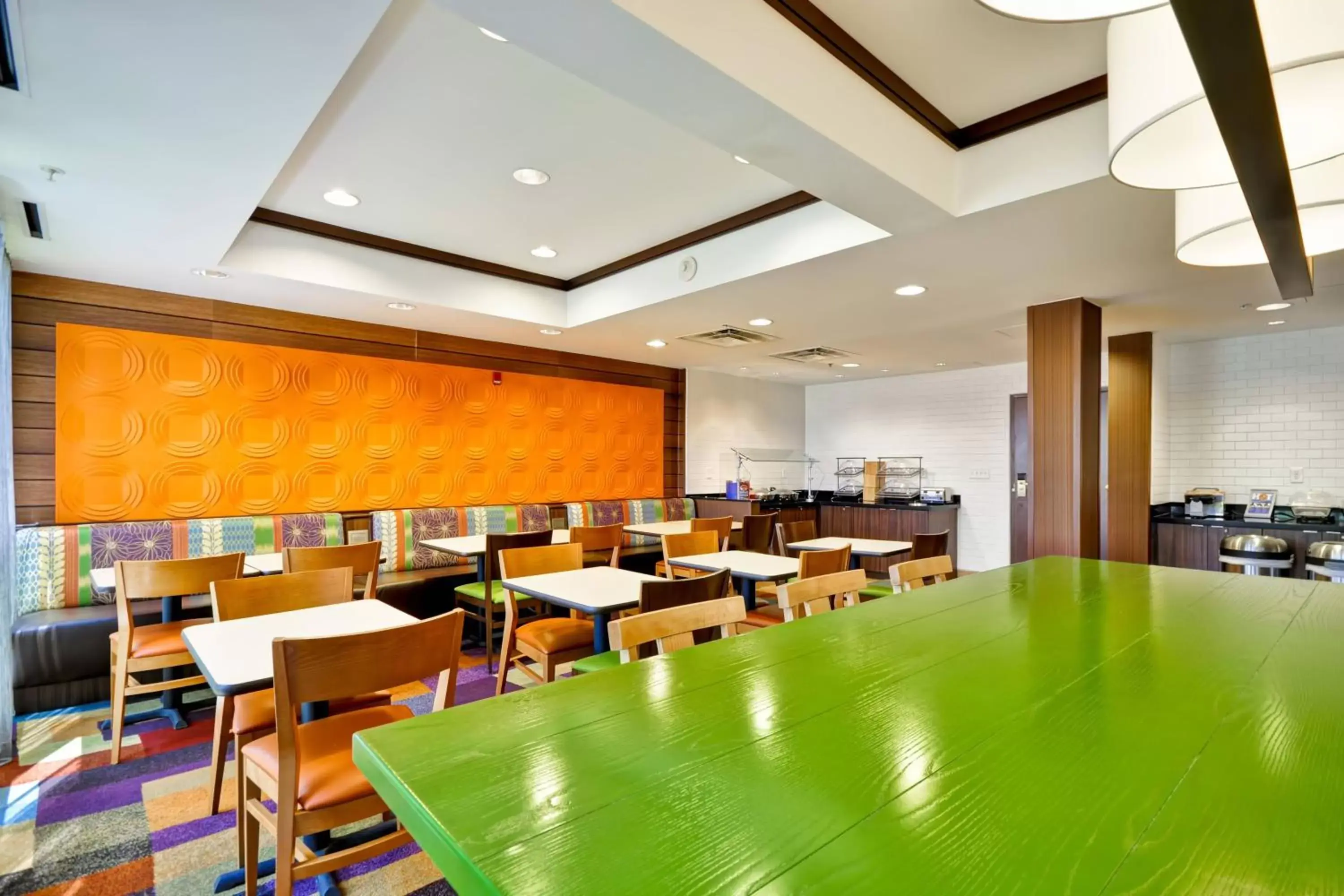 Restaurant/places to eat in Fairfield Inn & Suites Dallas Medical/Market Center