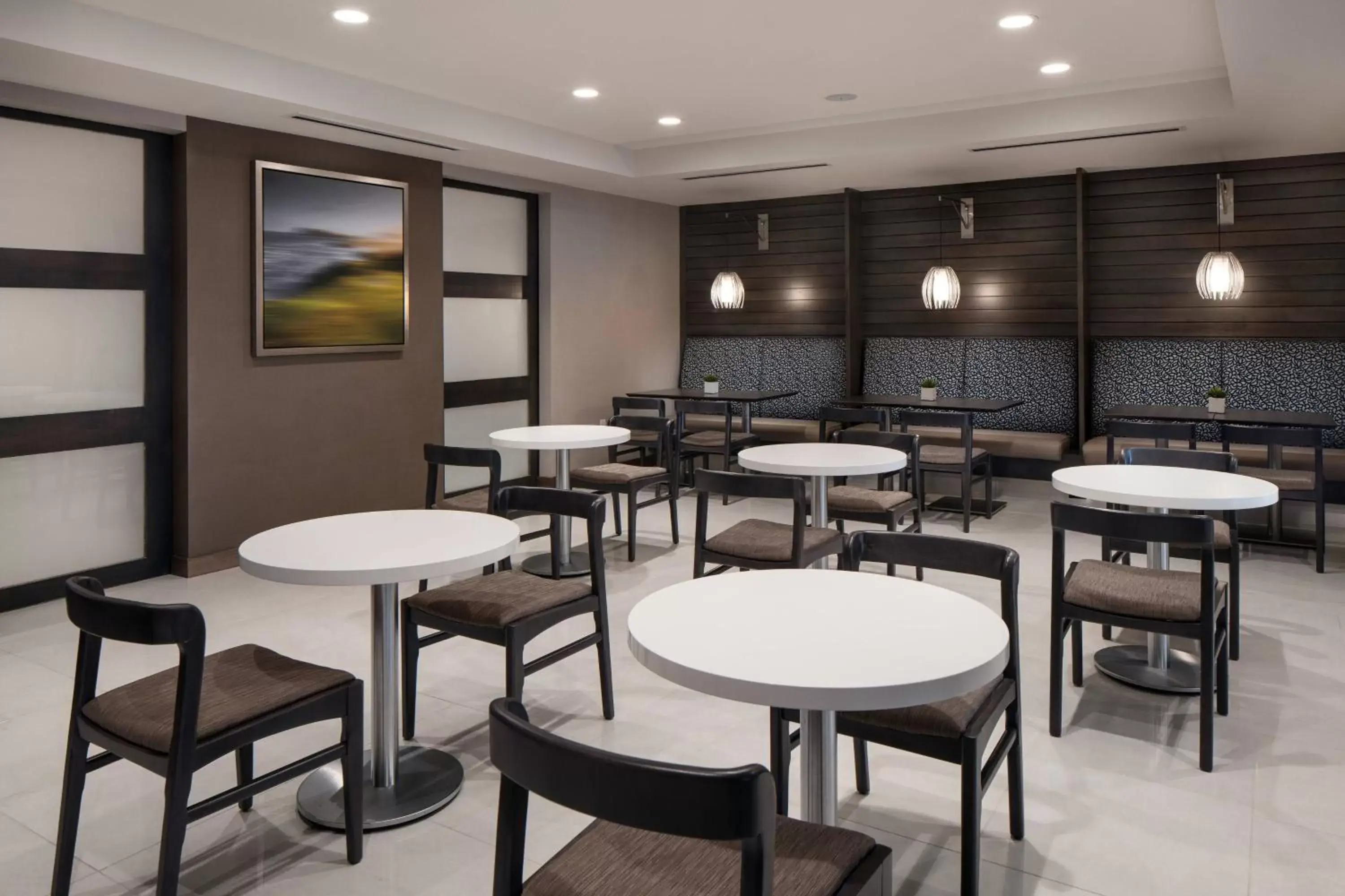 Breakfast, Lounge/Bar in Residence Inn by Marriott Boulder Canyon Boulevard