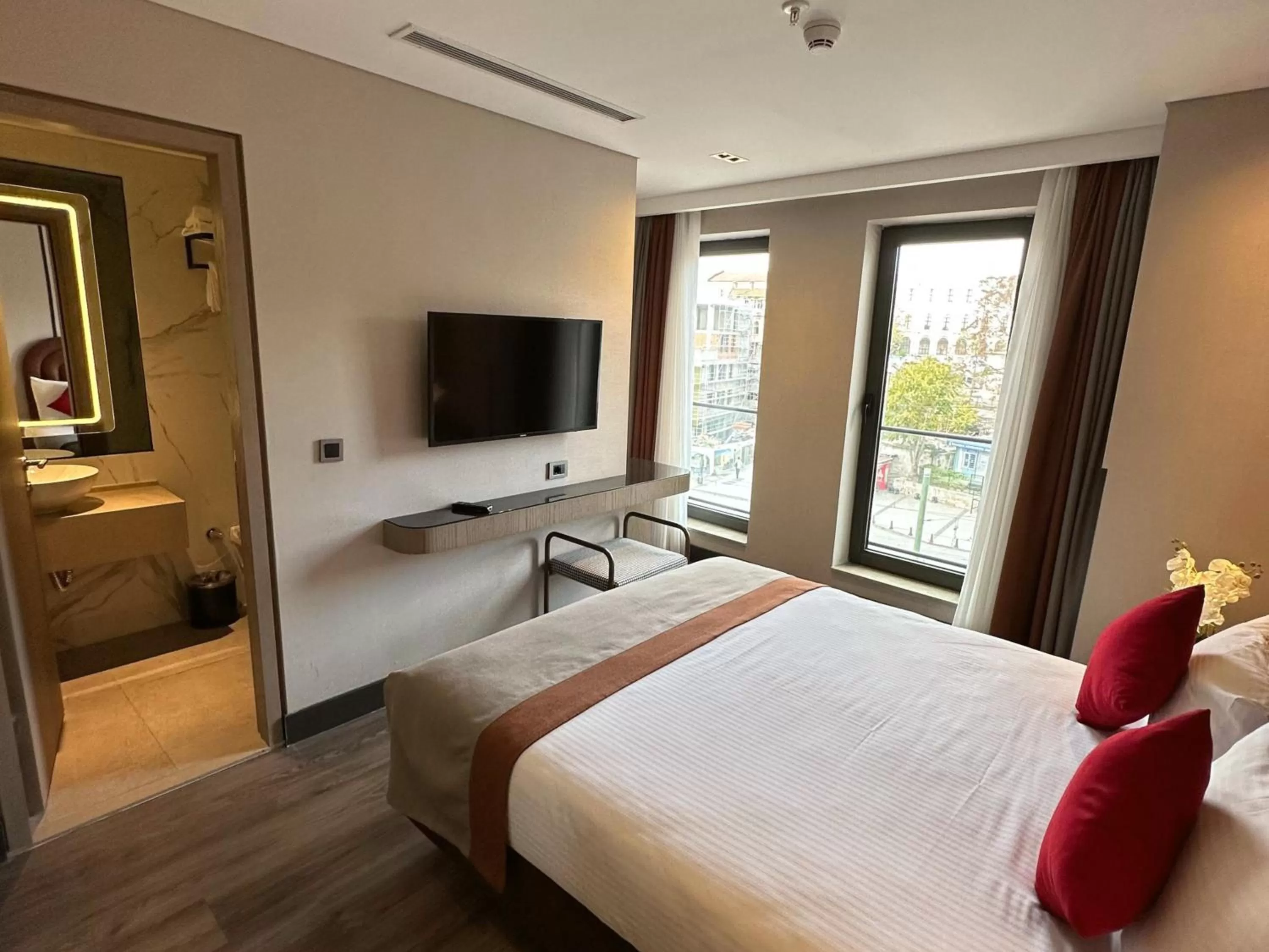 Bed in Edition Old City Hotel