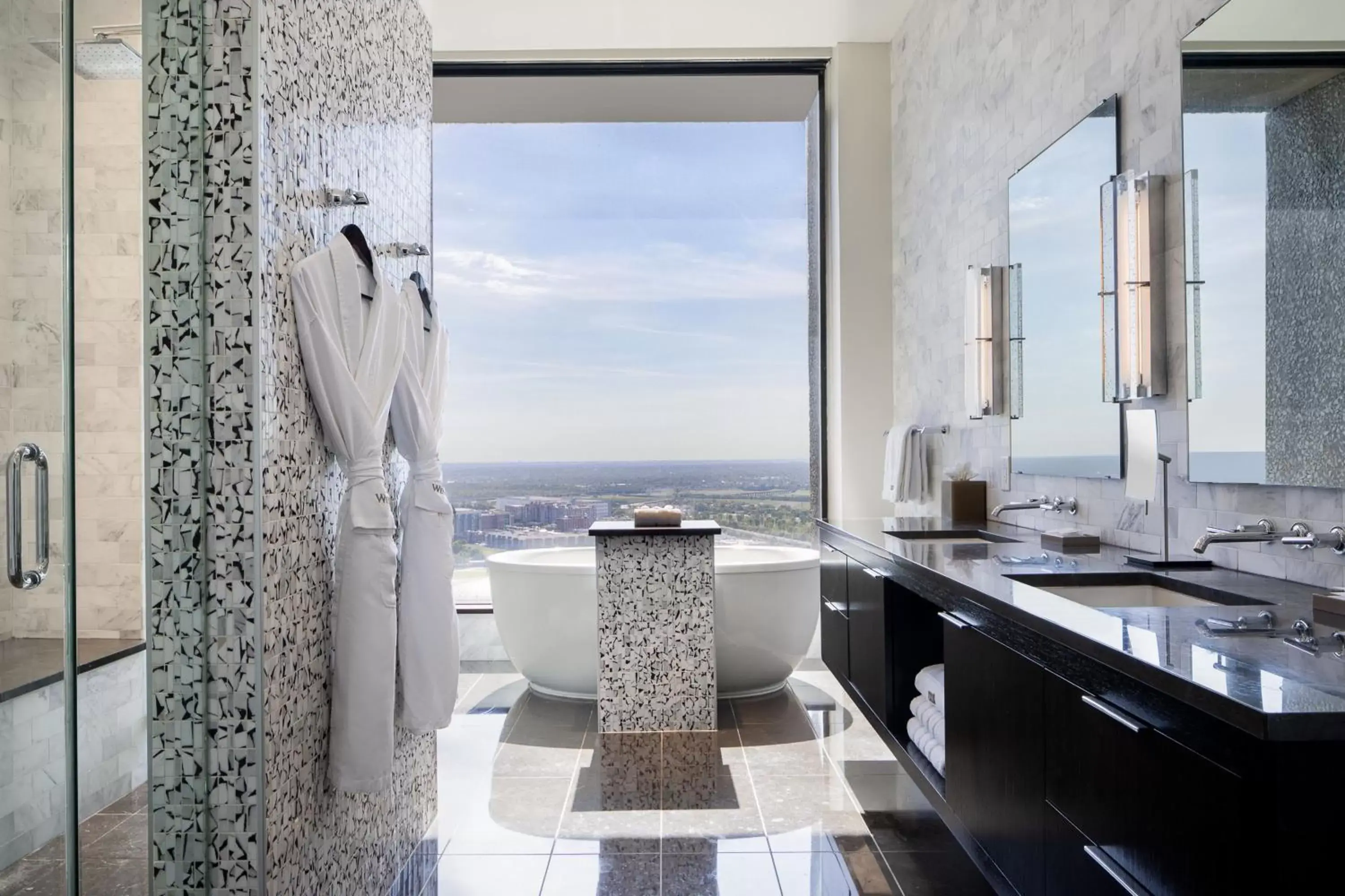 Bathroom, Sea View in The Westin Dallas Downtown