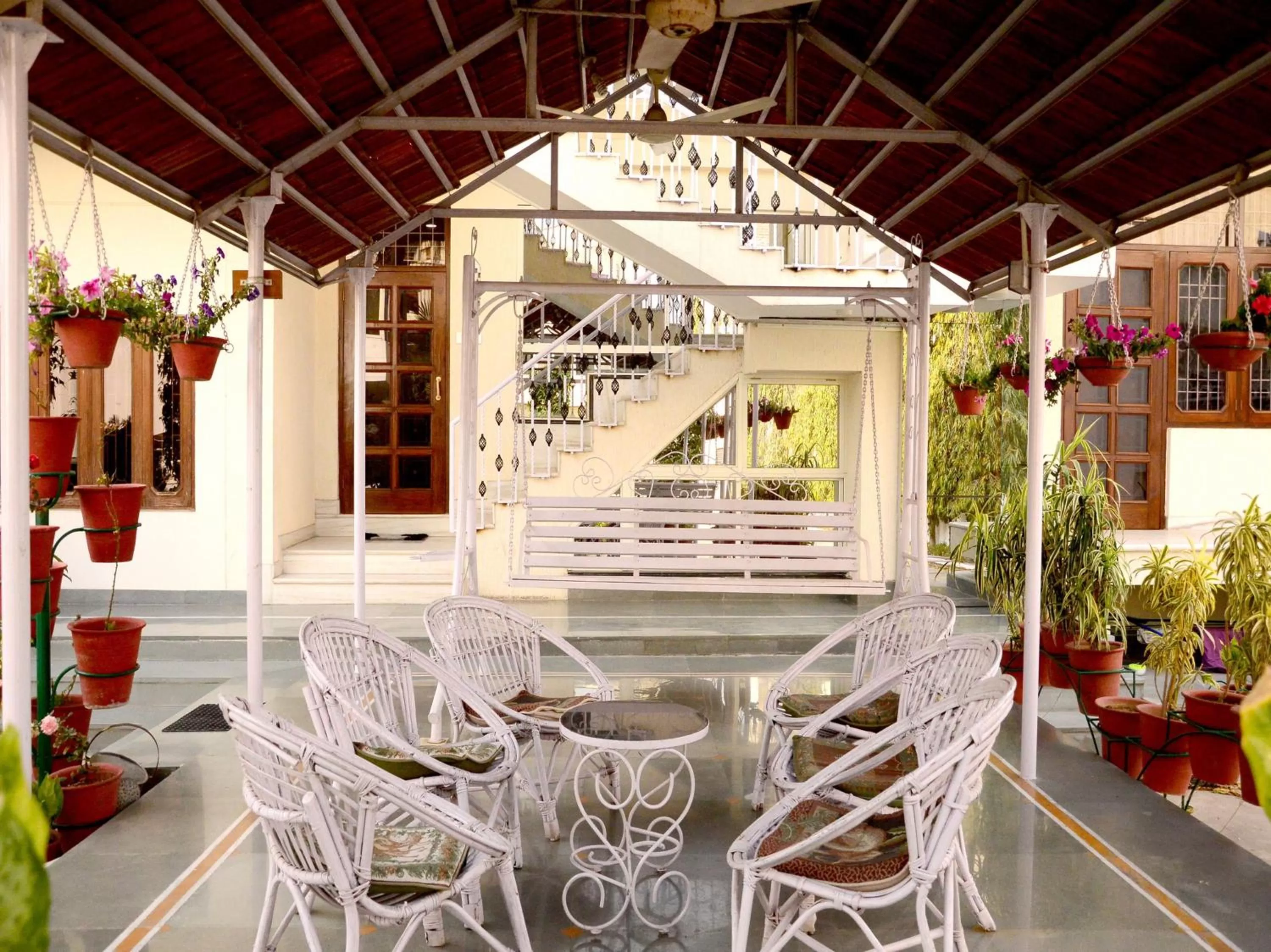 Restaurant/places to eat in Hotel Sukhvilas