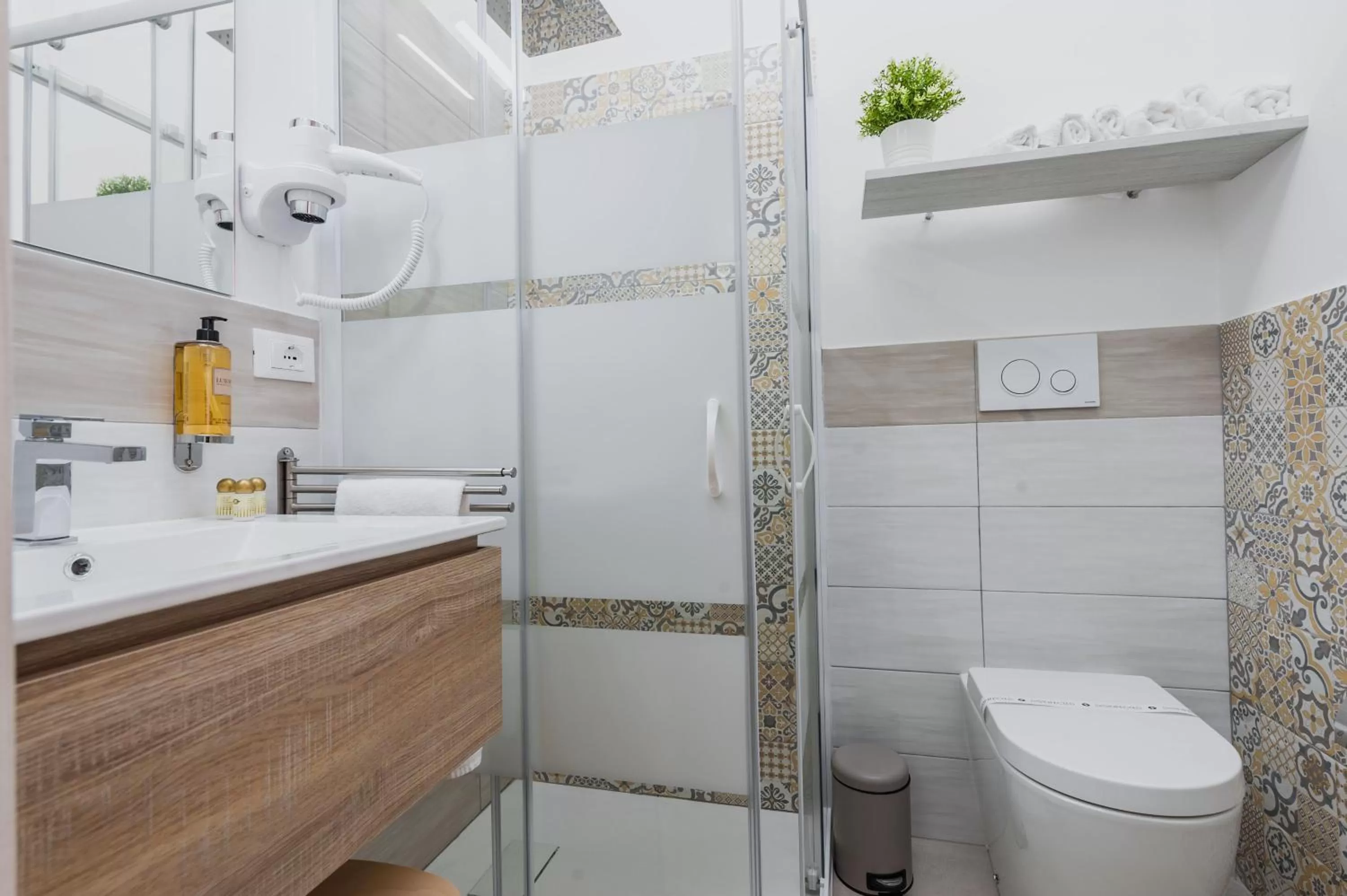 Shower in Archimede's Rooms