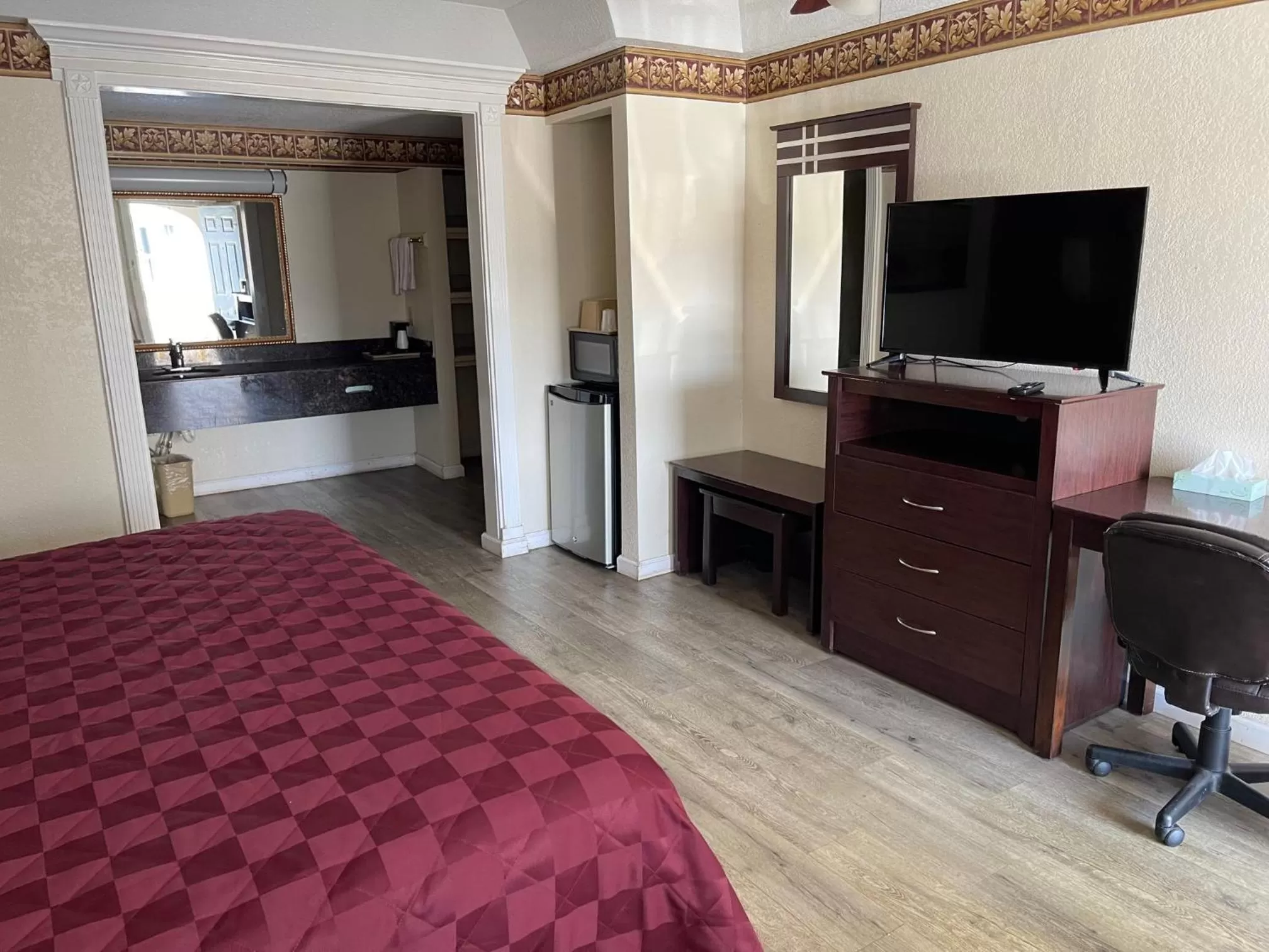 Bedroom, Bed in Budget Inn and Suites Corpus Christi