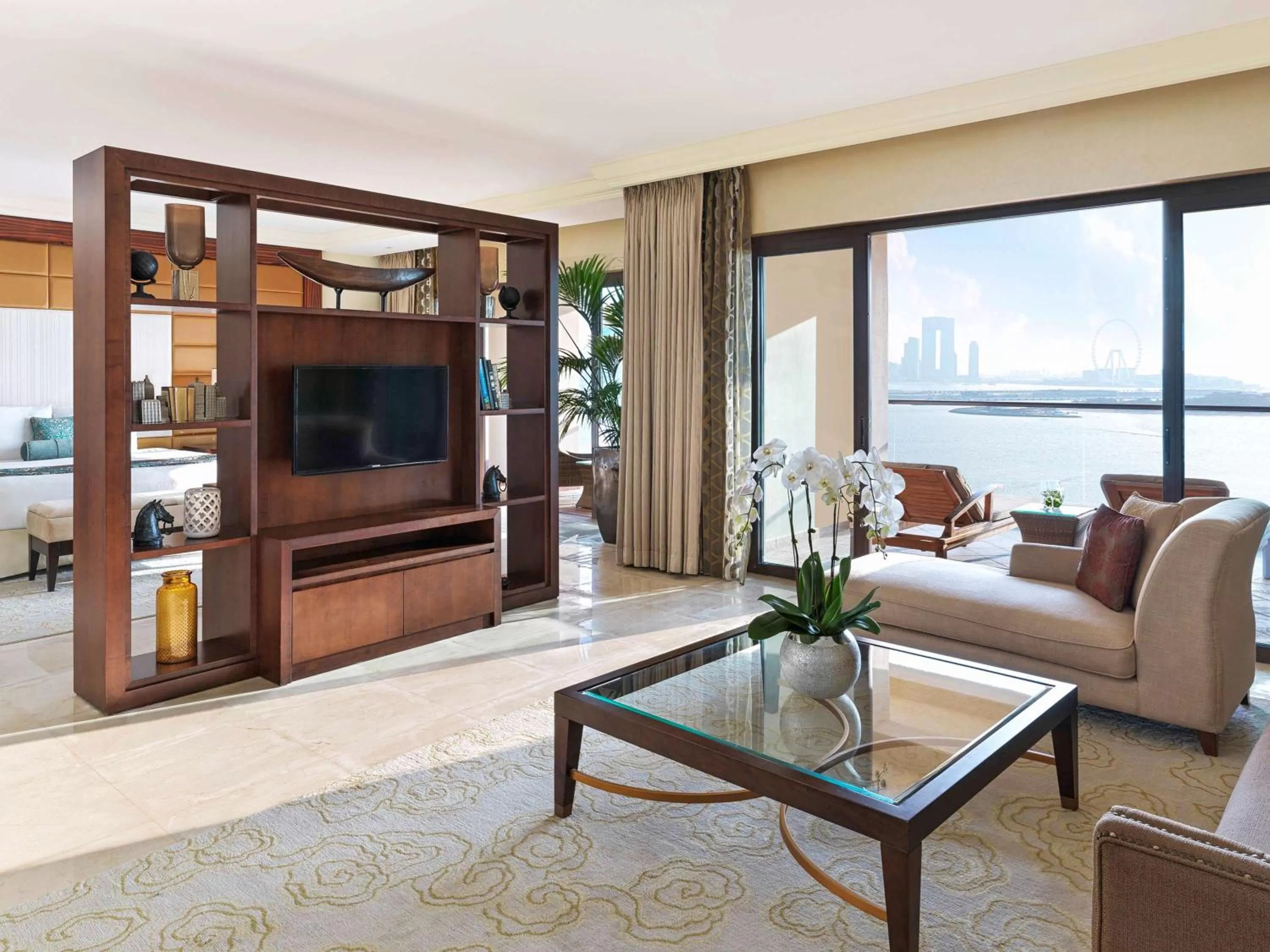 Photo of the whole room in Fairmont The Palm