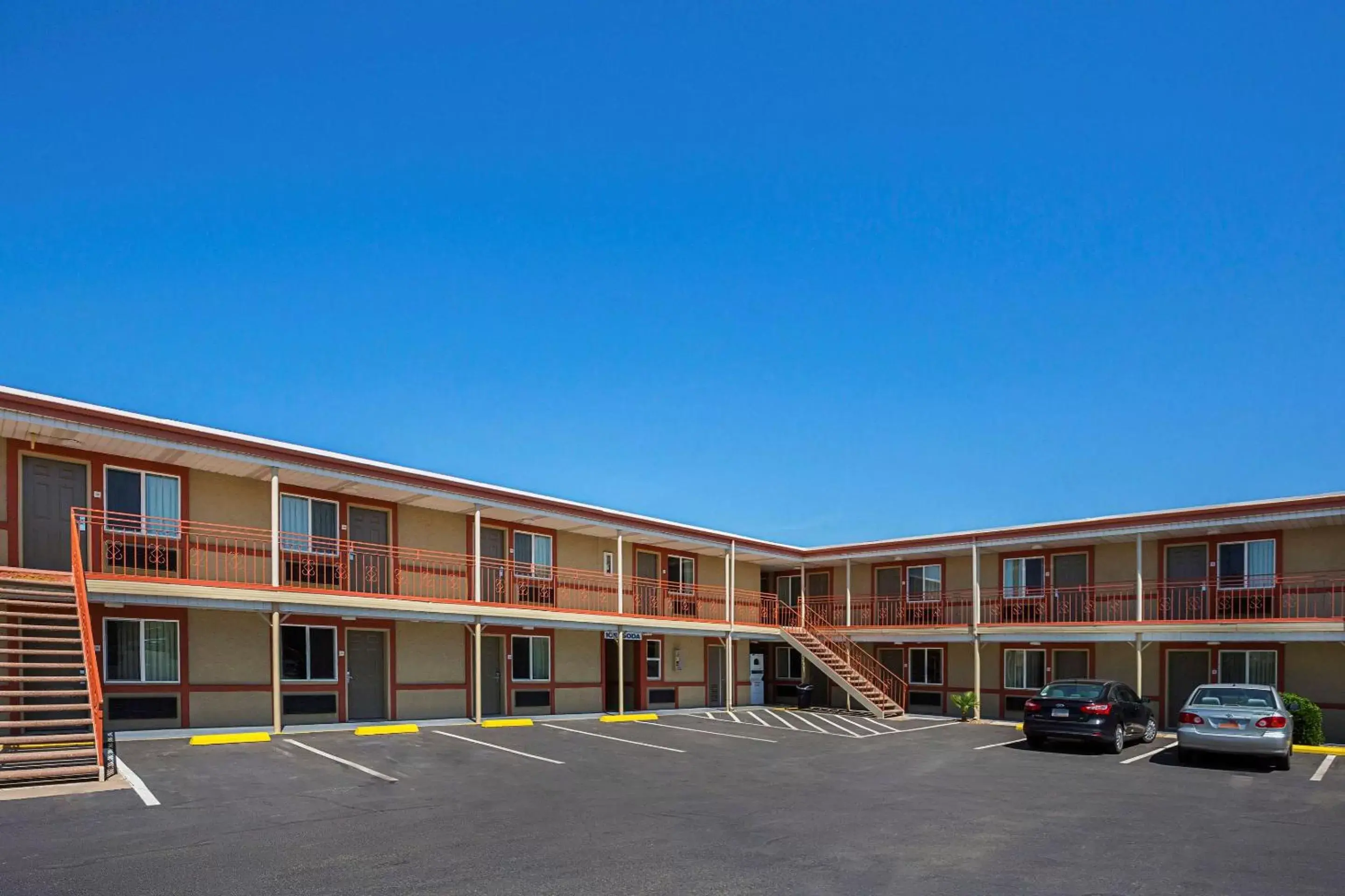 Property Building in Econo Lodge Hurricane - Zion National Park Area