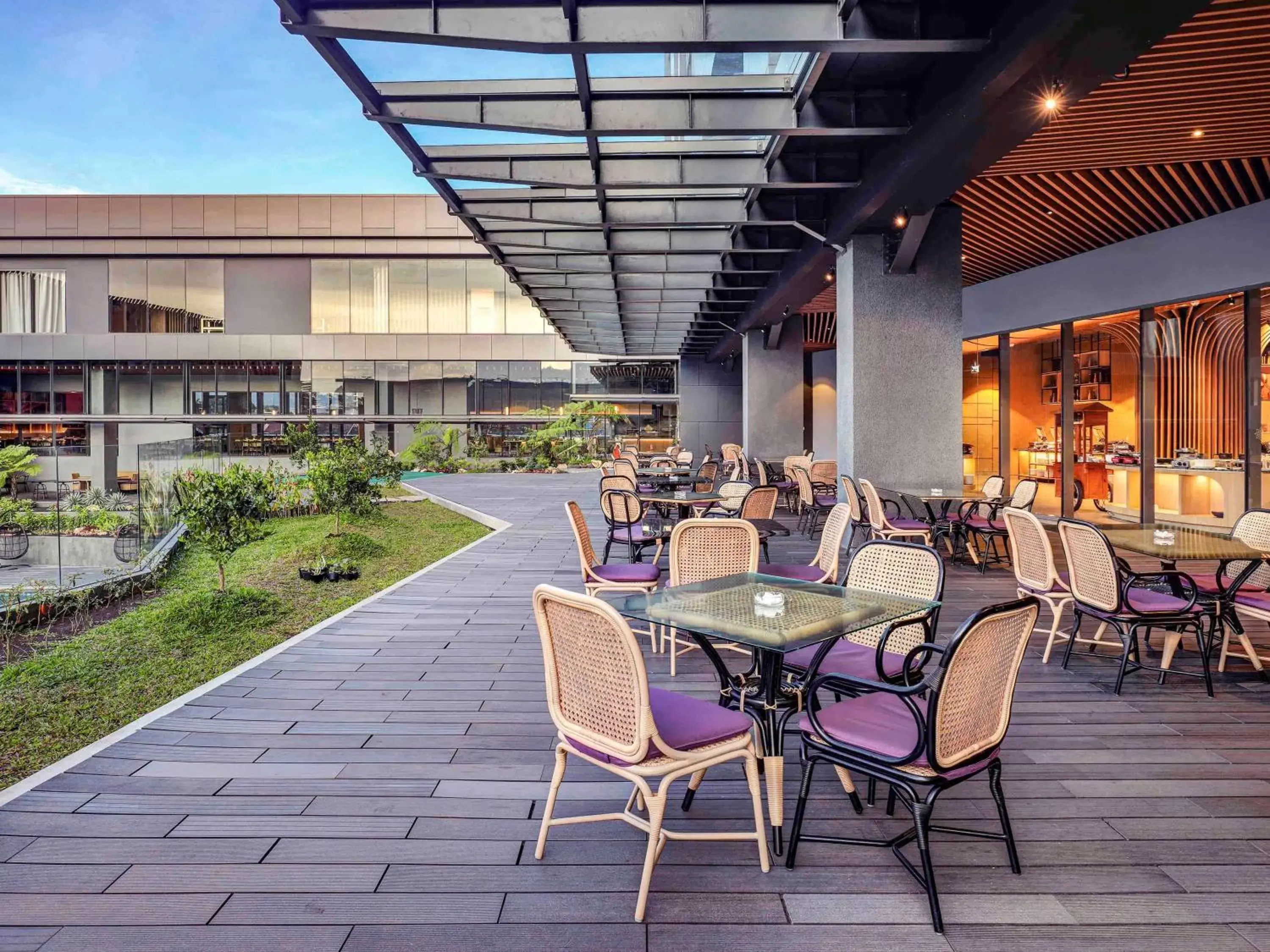 Restaurant/places to eat in Grand Mercure Malang