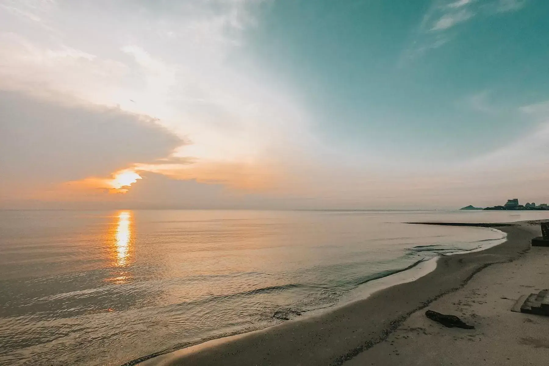 Beach in De Chaochom Hua Hin