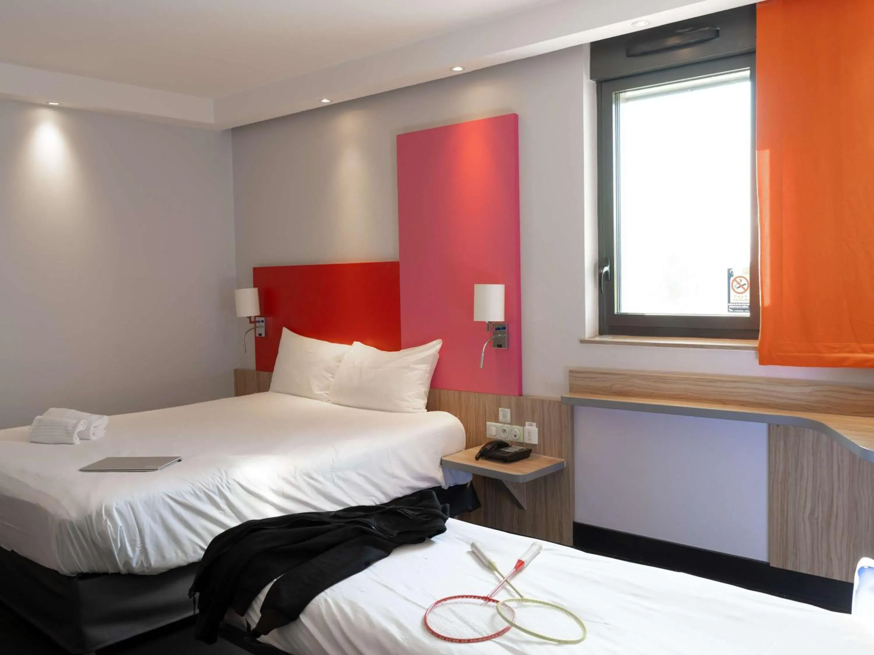 Bedroom, Bed in ibis Styles Romans-Valence Gare TGV