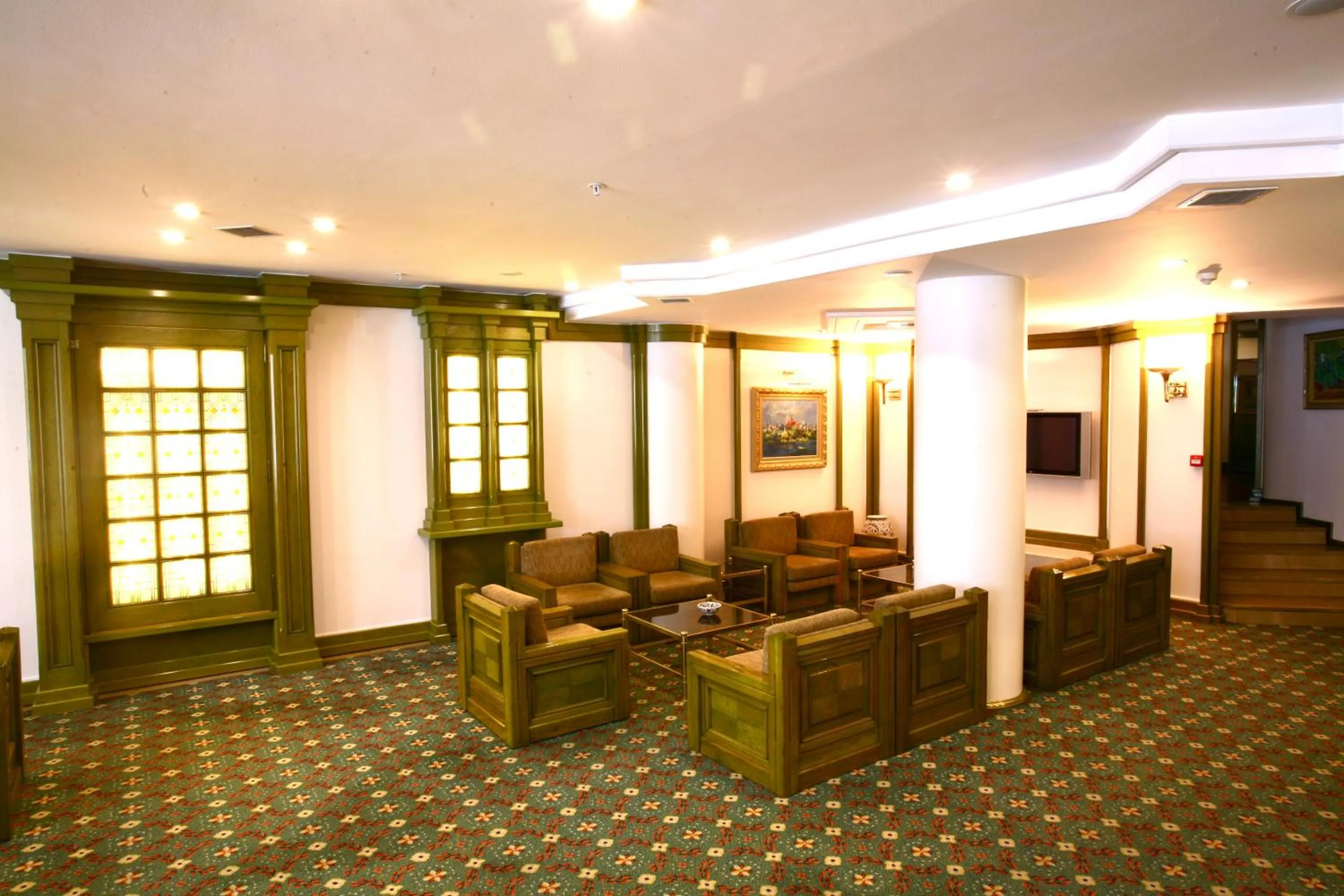 Communal lounge/ TV room in Istanbul Royal Hotel