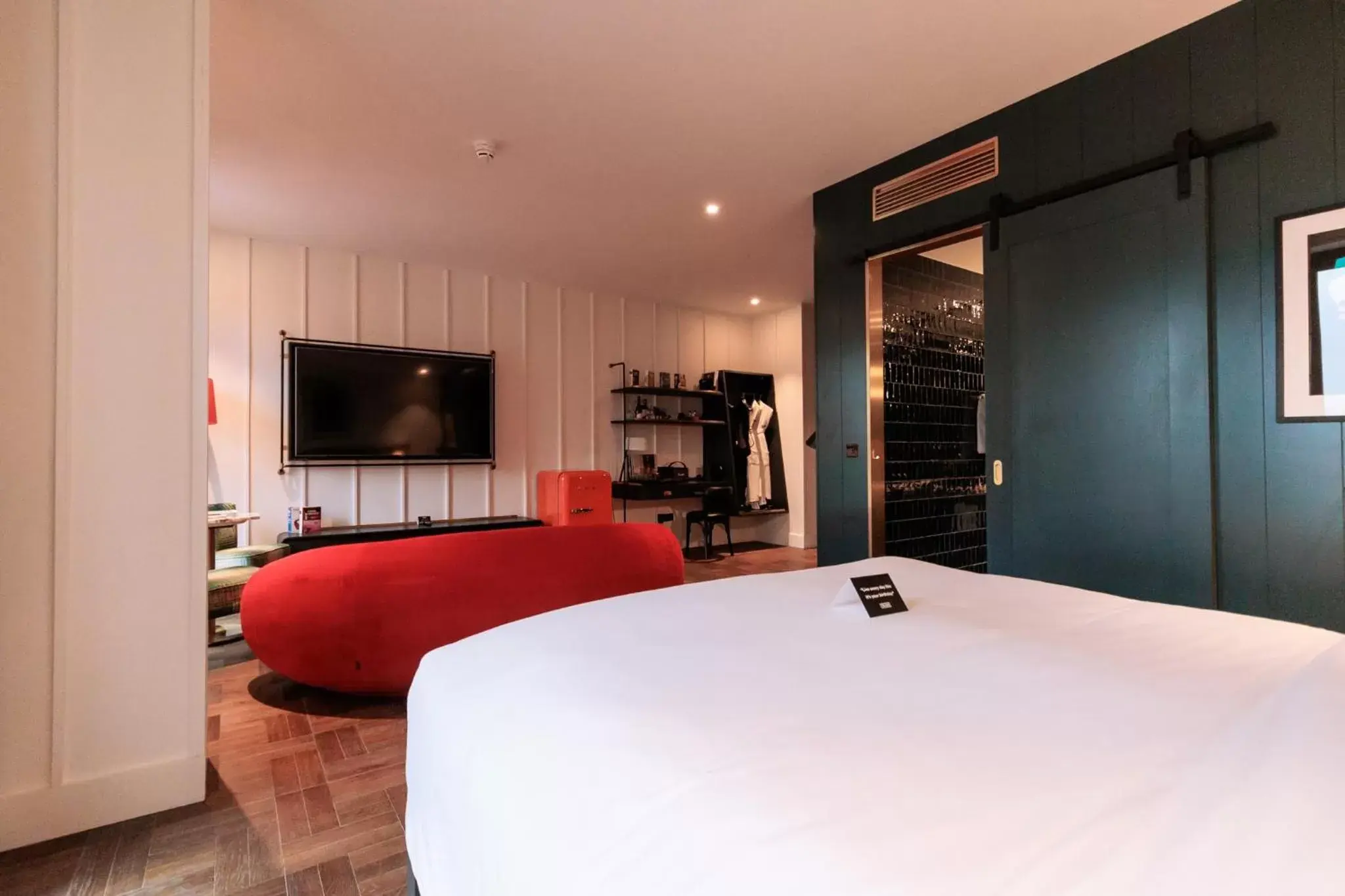 Photo of the whole room, Bed in The Dean Cork Photo of the whole room, Bed in The Dean Cork