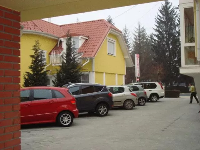 Facade/entrance in Szieszta Panzió