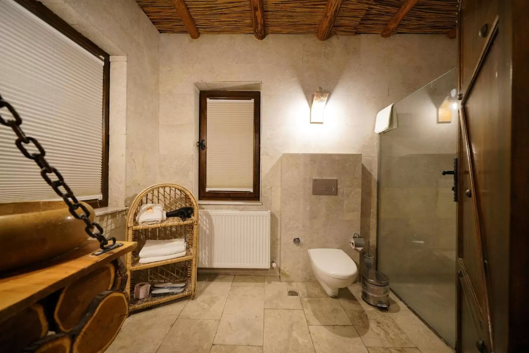 Shower, Seating Area in Cappadocia Nar Cave House & Hot Swimming Pool