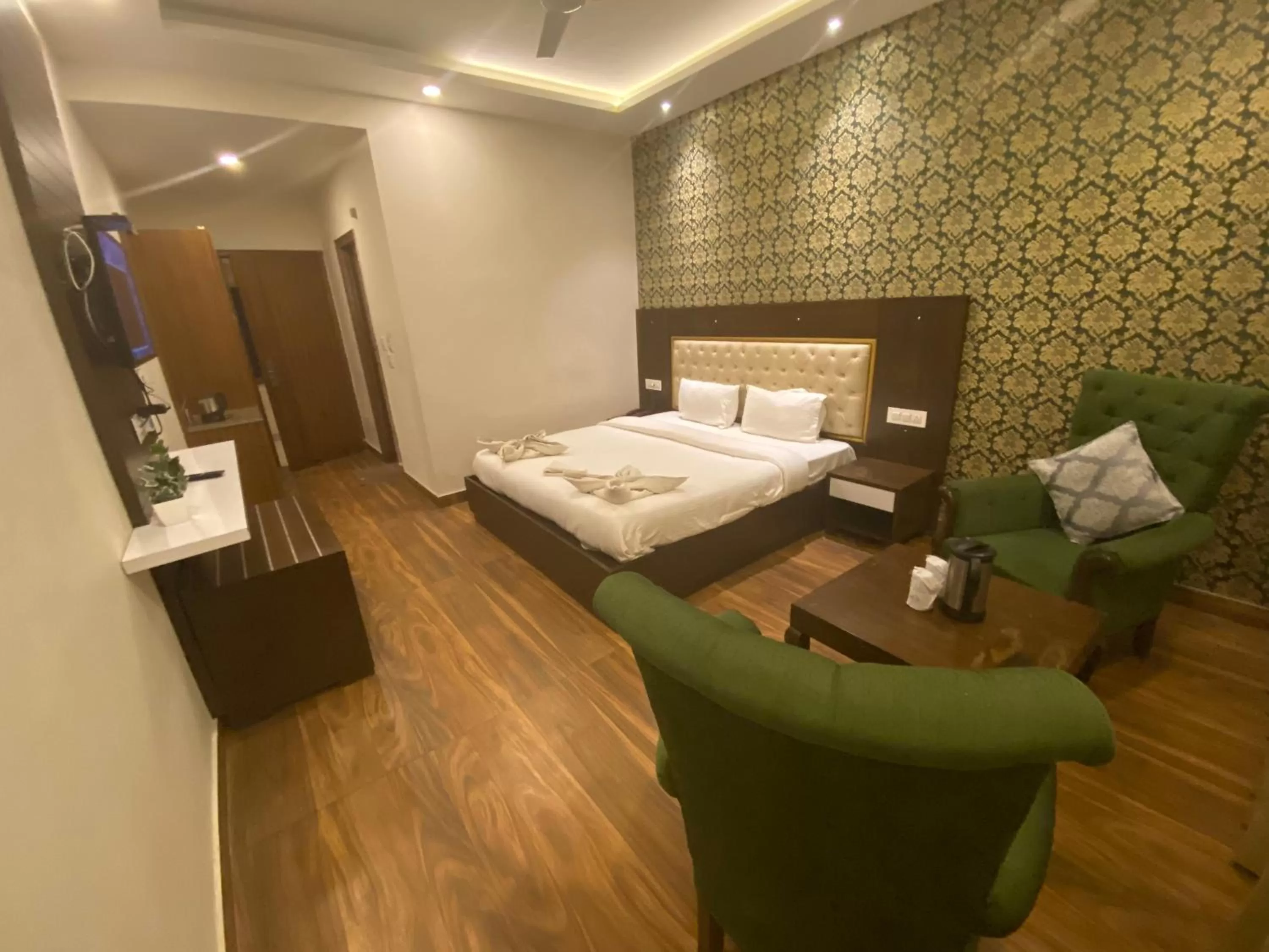 Hotel Ambika Resort Manali