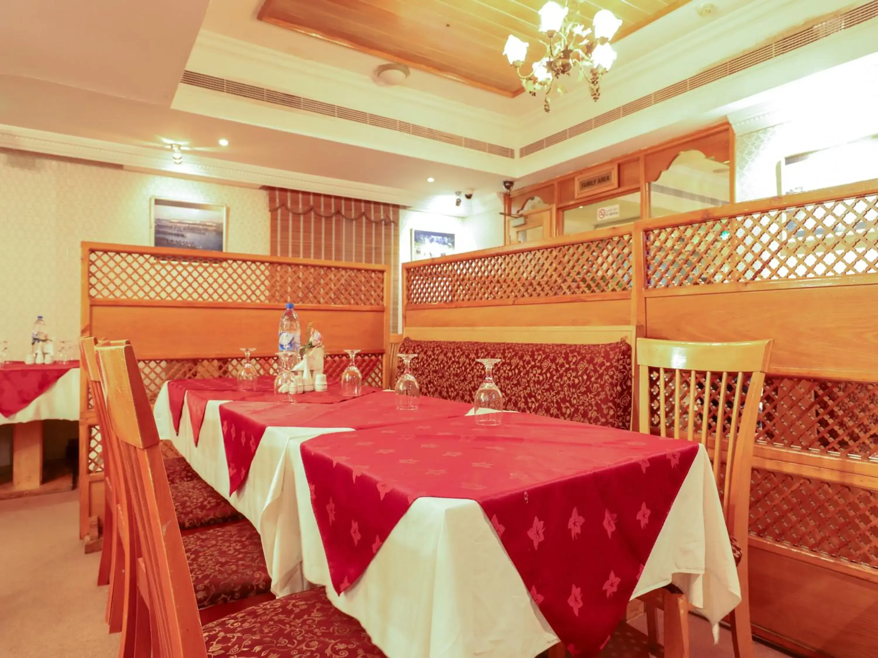 Restaurant/Places to Eat in OYO 328 City Plaza Hotel