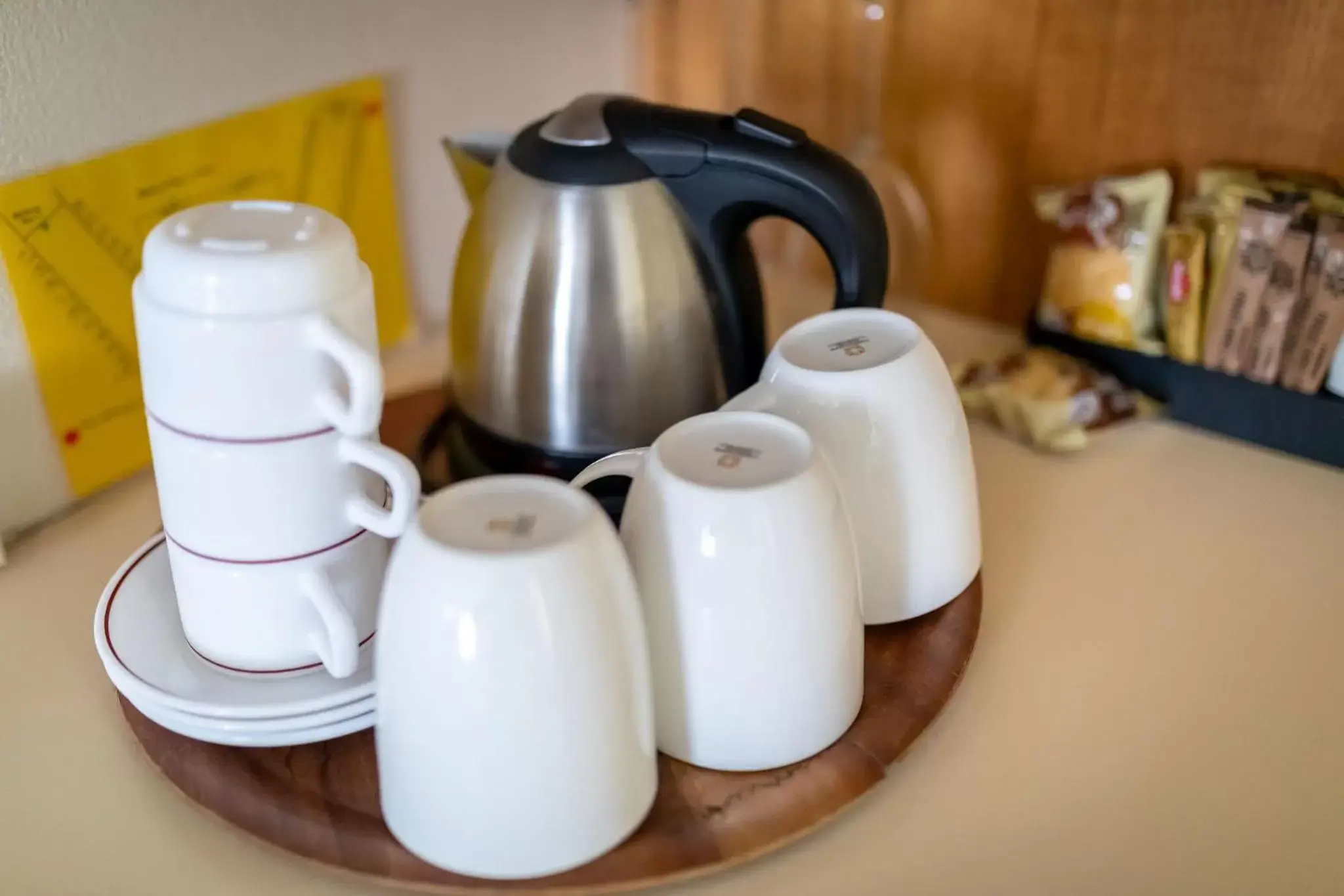 Coffee/tea facilities in Charbonnier Motor Inn