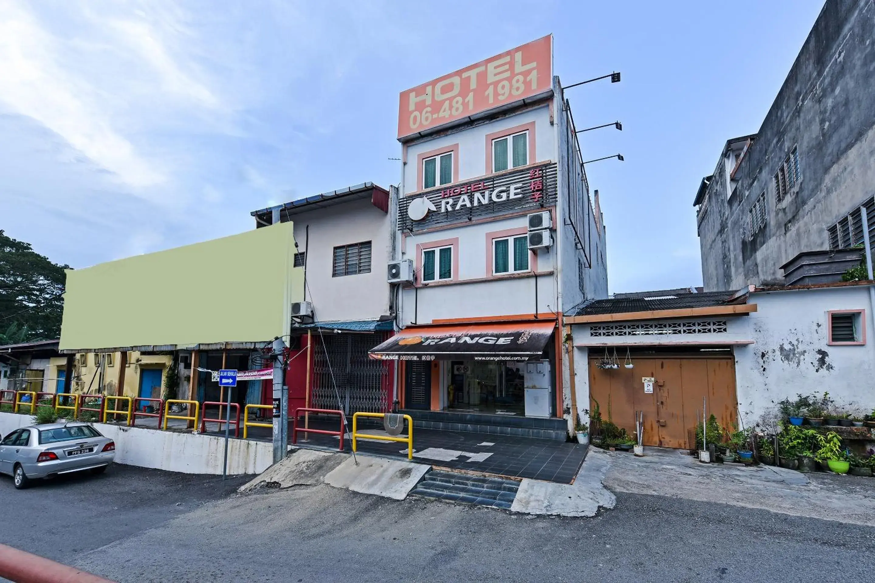 Facade/entrance, Property Building in OYO 992 Orange Hotel Kuala Pilah