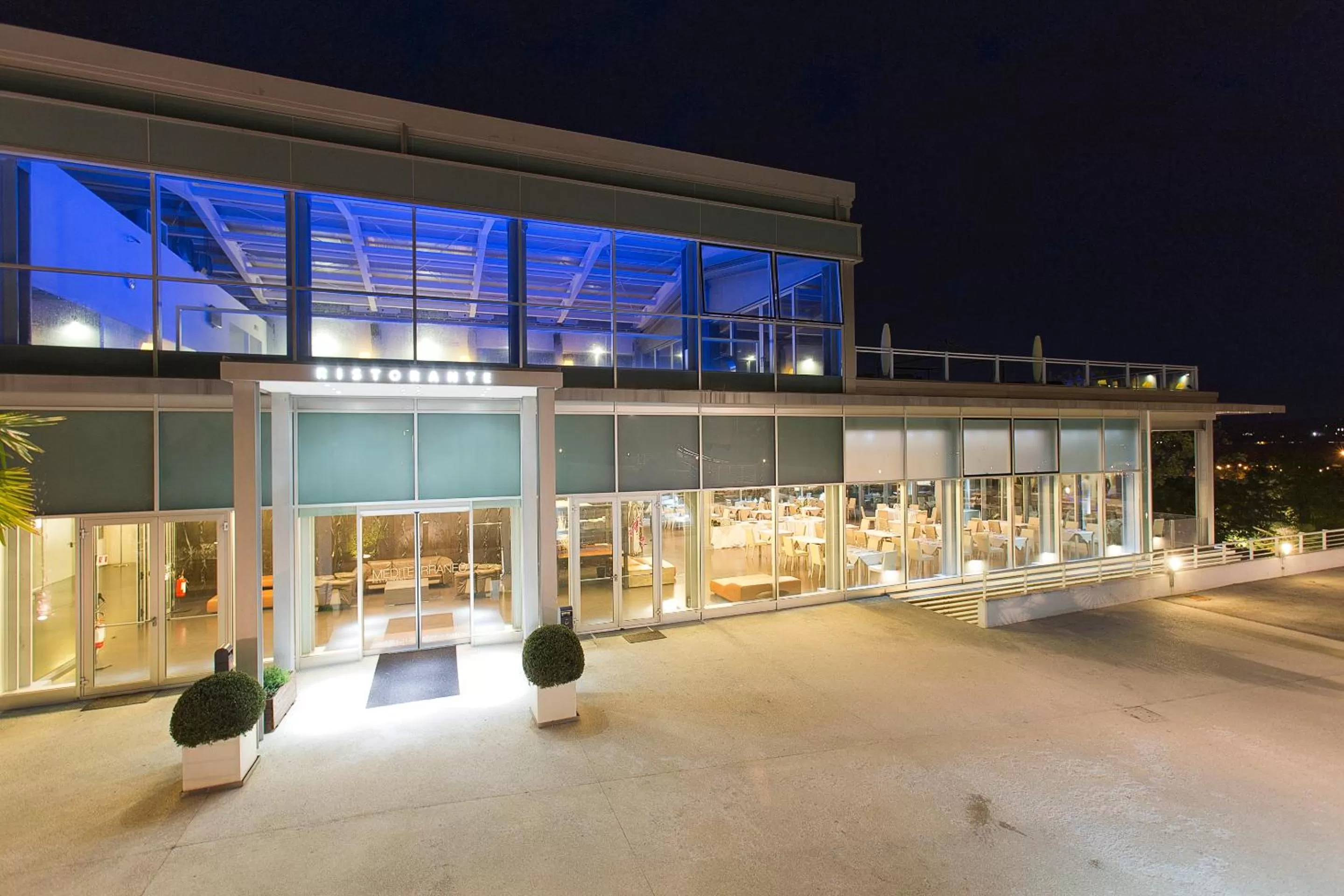 Restaurant/places to eat in Hotel Horizon