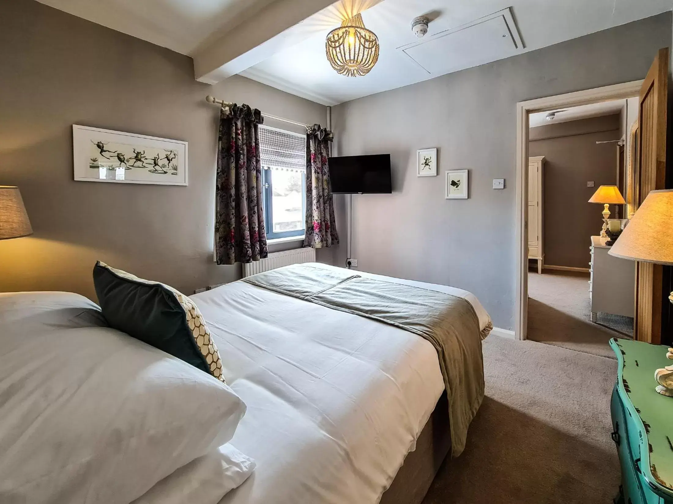 Bed in Grantham Arms Bed in Grantham Arms