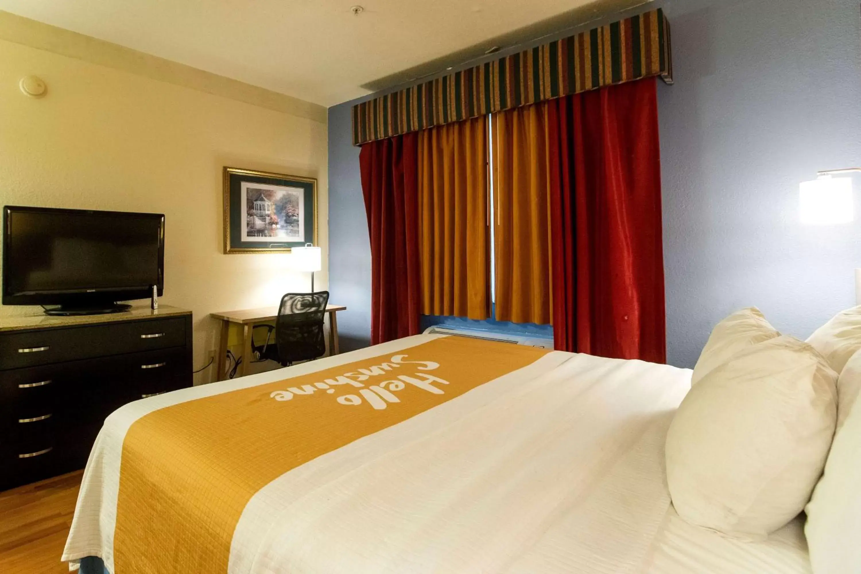 King Room - Smoking in Days Inn & Suites by Wyndham Houston North/Aldine King Room - Smoking in Days Inn & Suites by Wyndham Houston North/Aldine