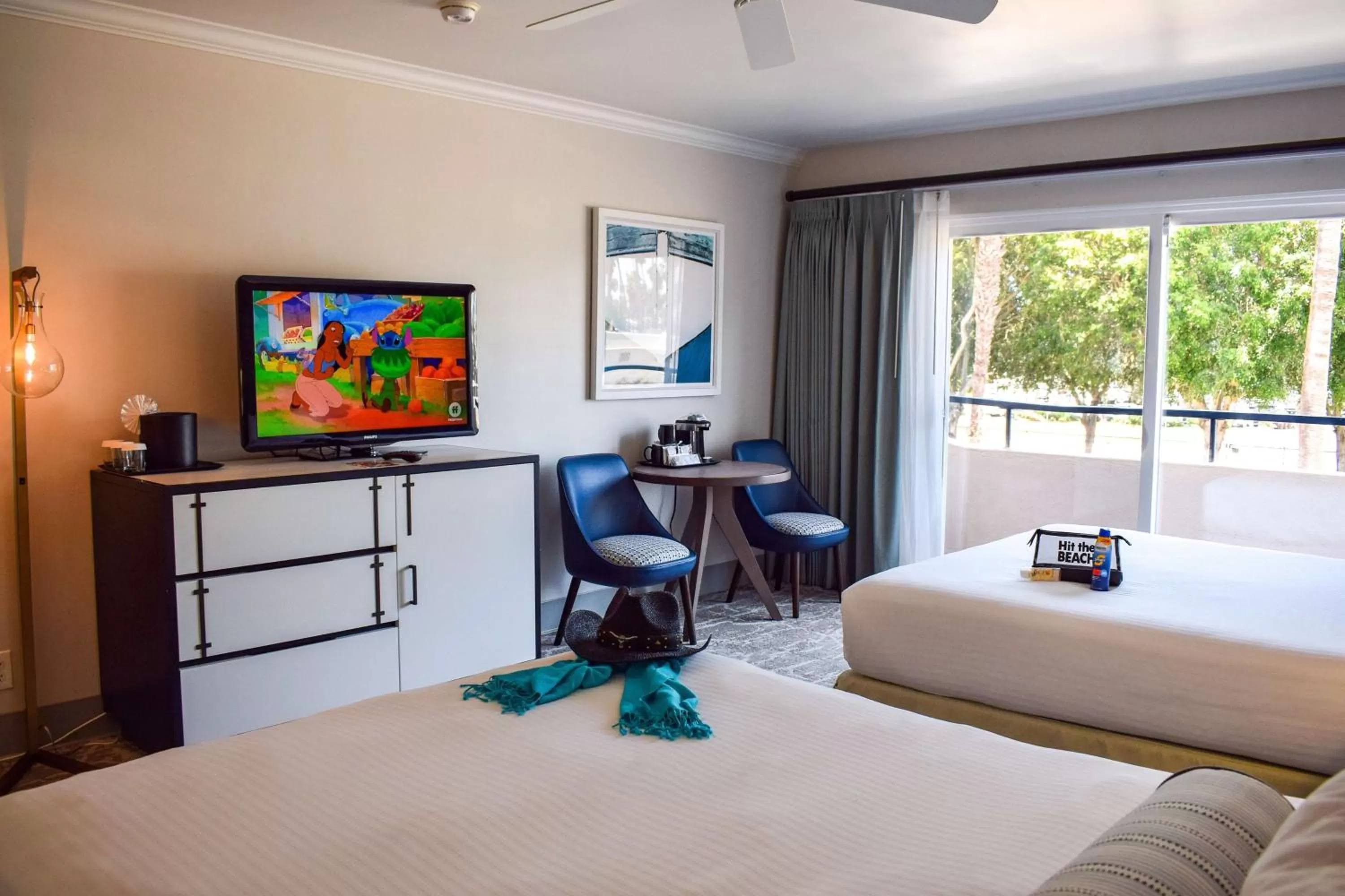 Photo of the whole room, Bed in Beachside Inn