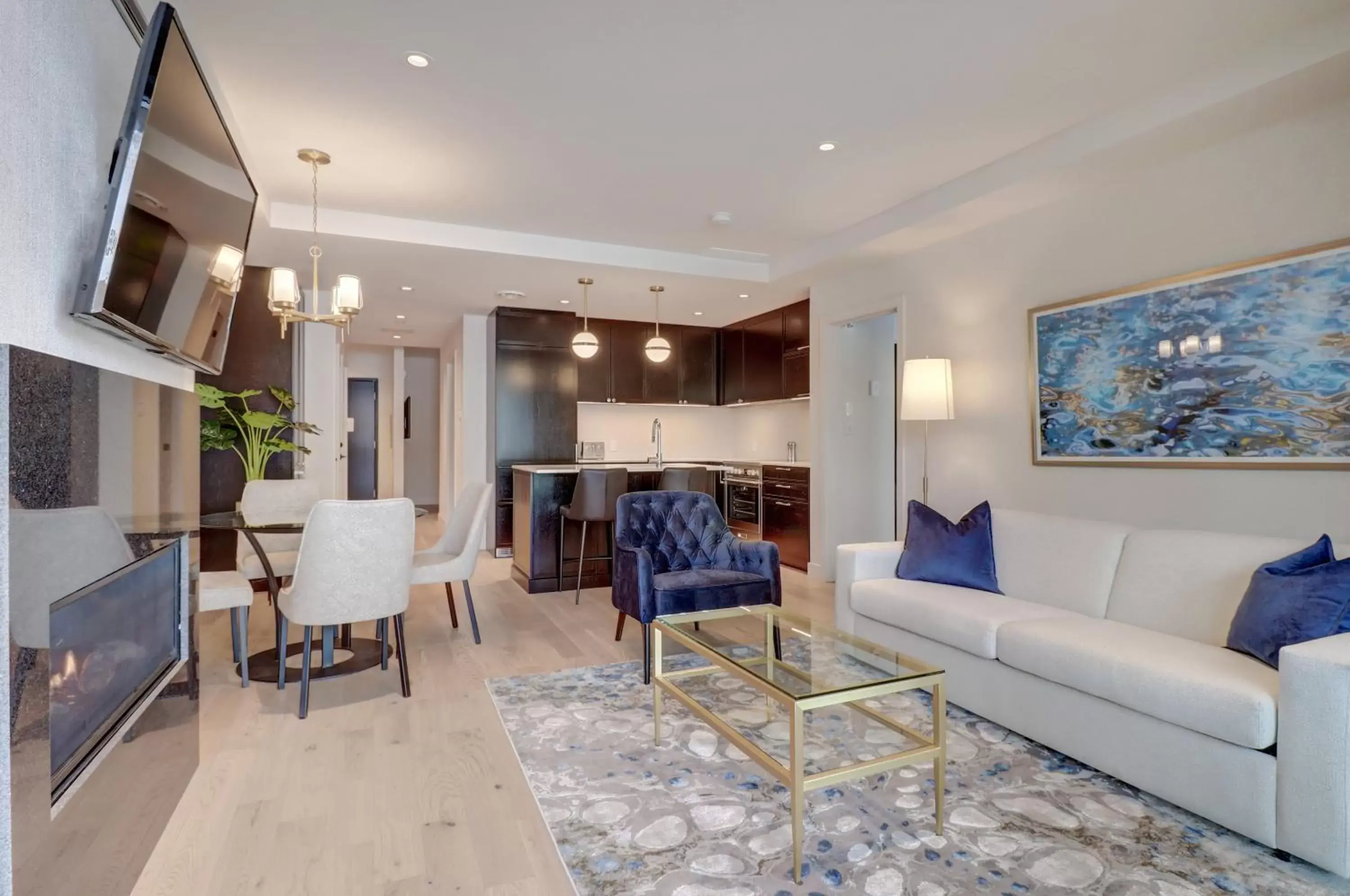 Kitchen or kitchenette, Seating Area in Ripplecove Hotel & Spa