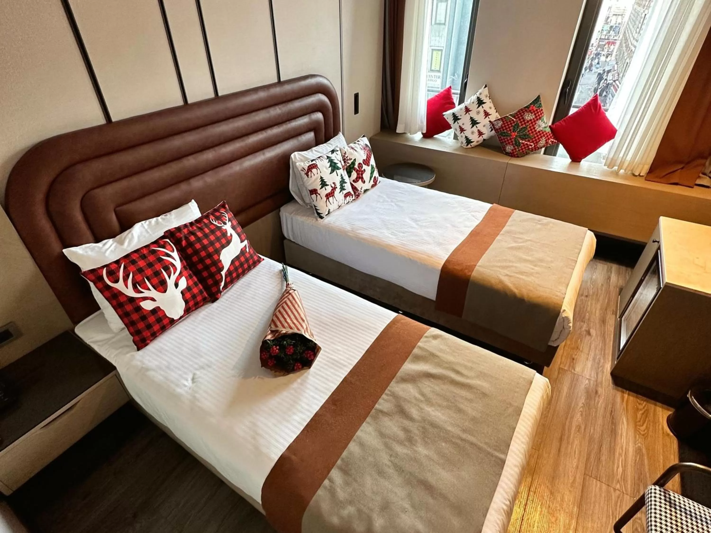 Bed in Edition Old City Hotel