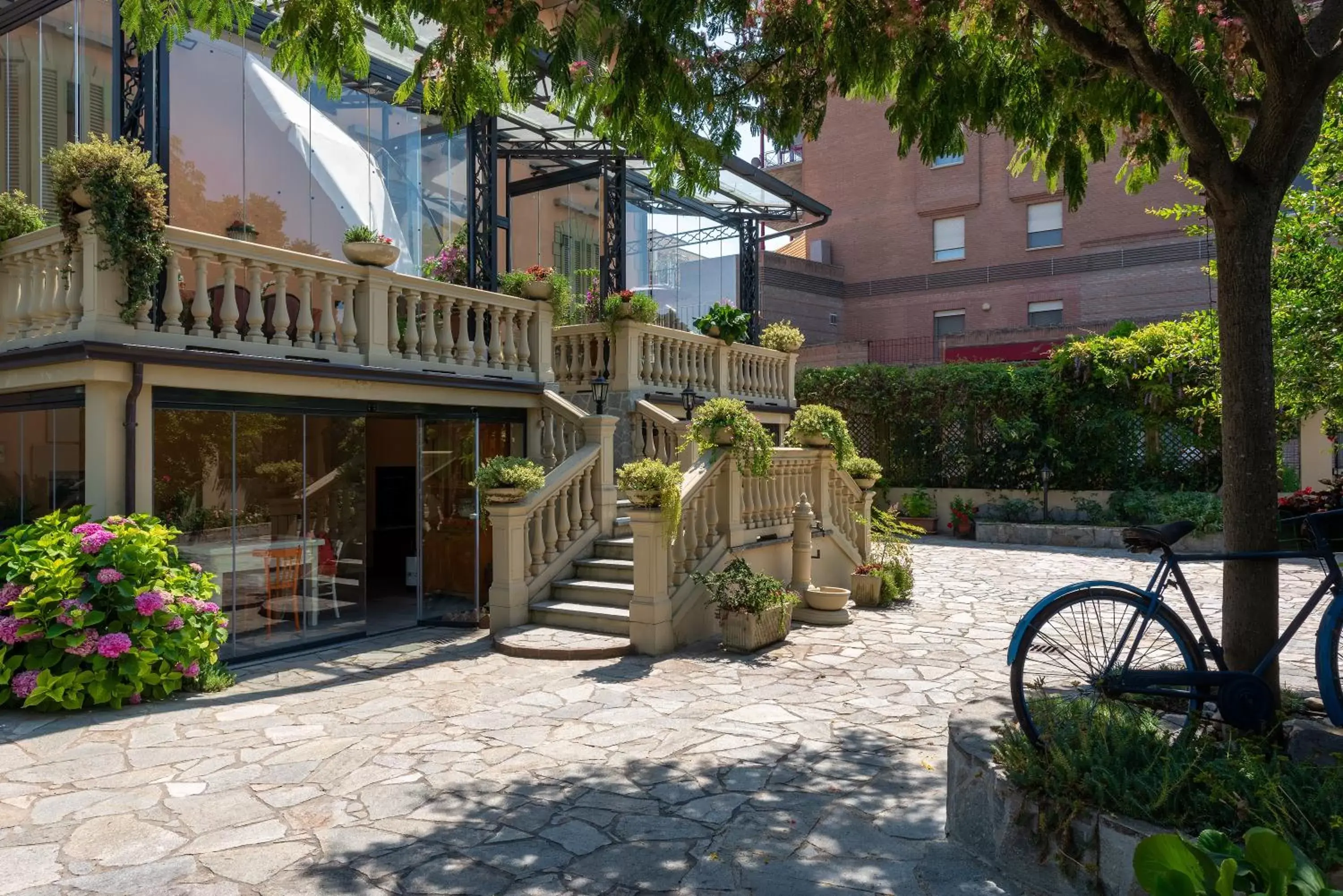 Facade/entrance, Property Building in Villa Mery